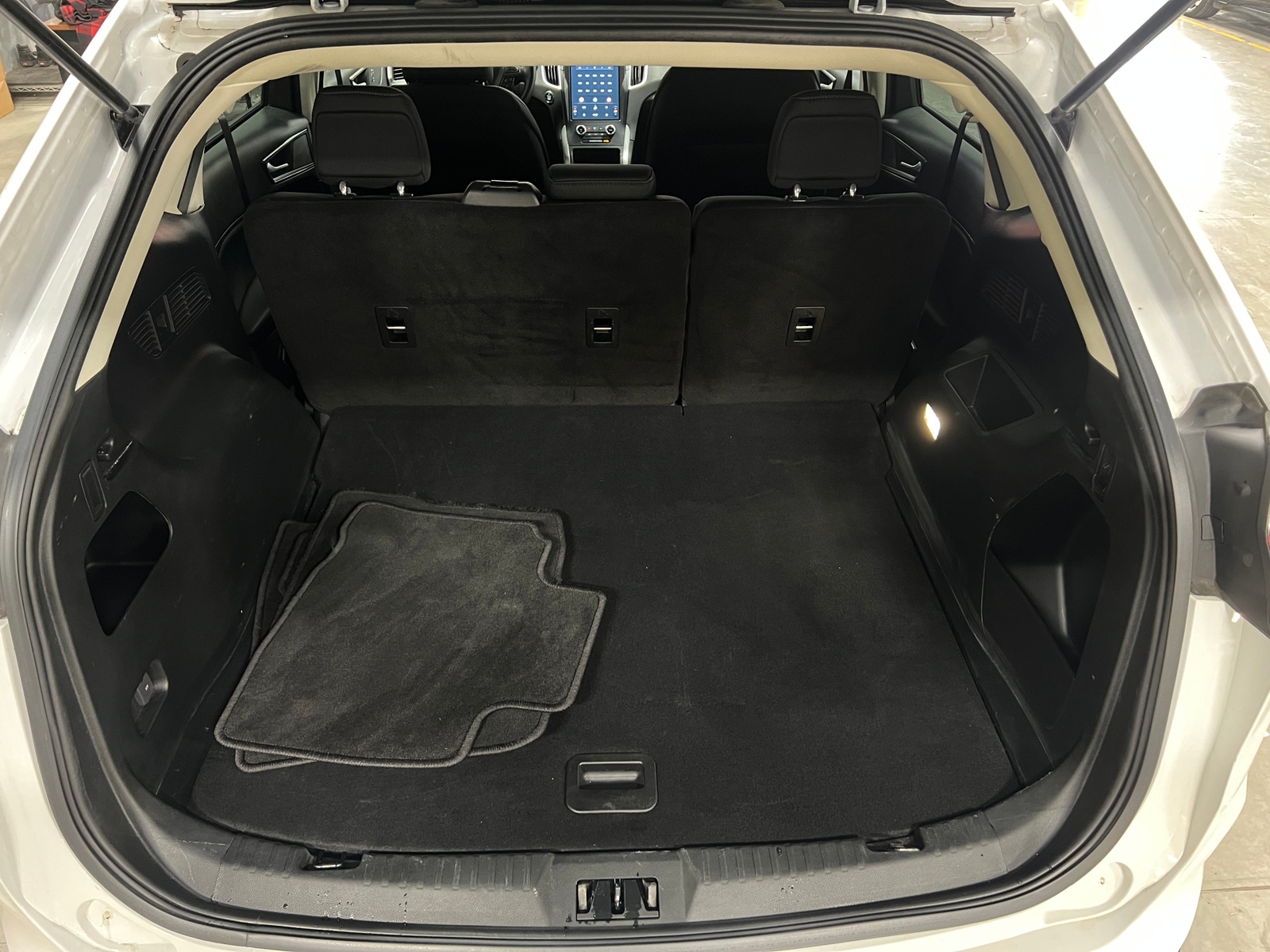 Thumbnail: 2021 Ford Edge - 7