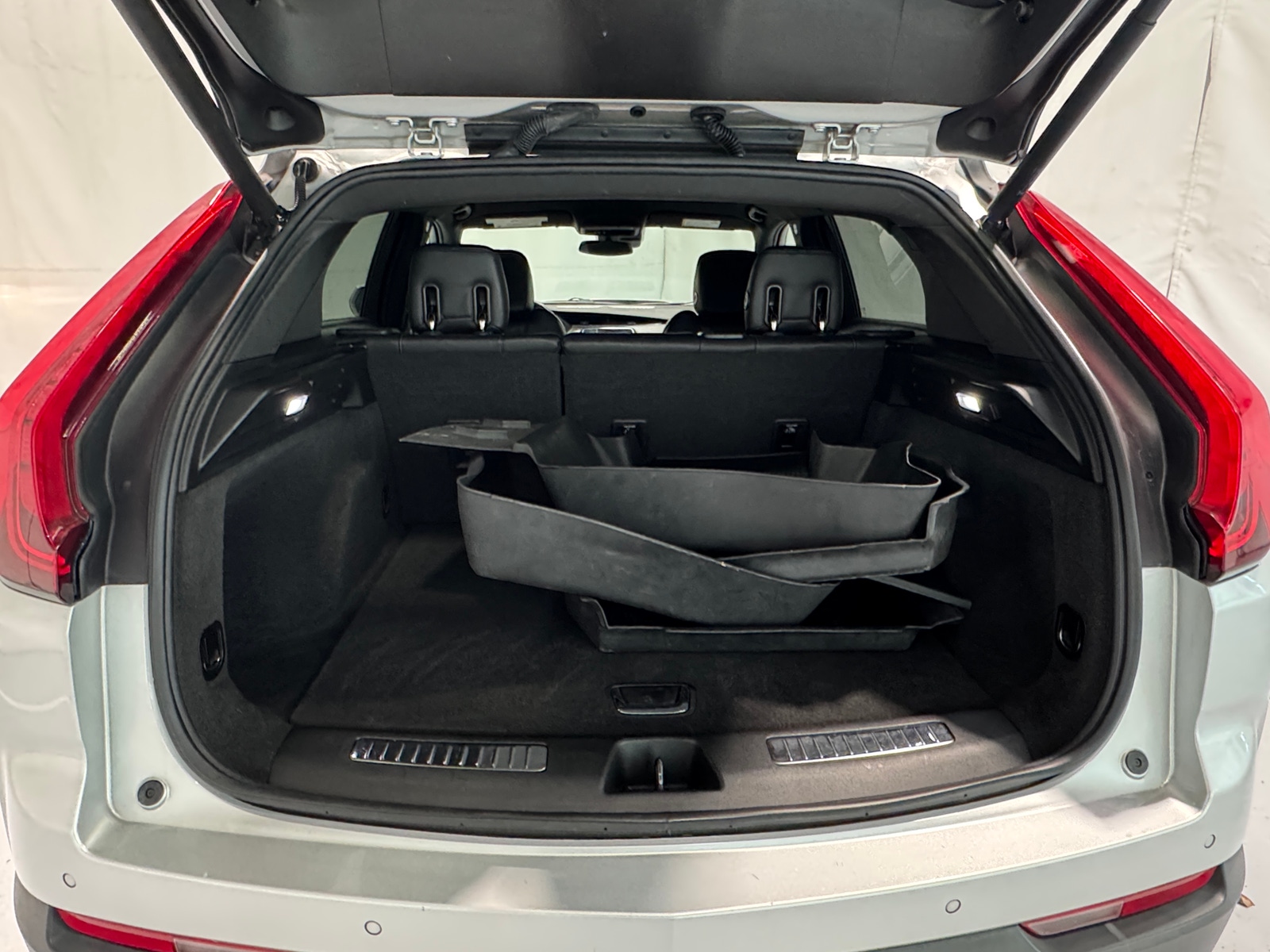 Thumbnail: 2021 Cadillac XT4 - 6