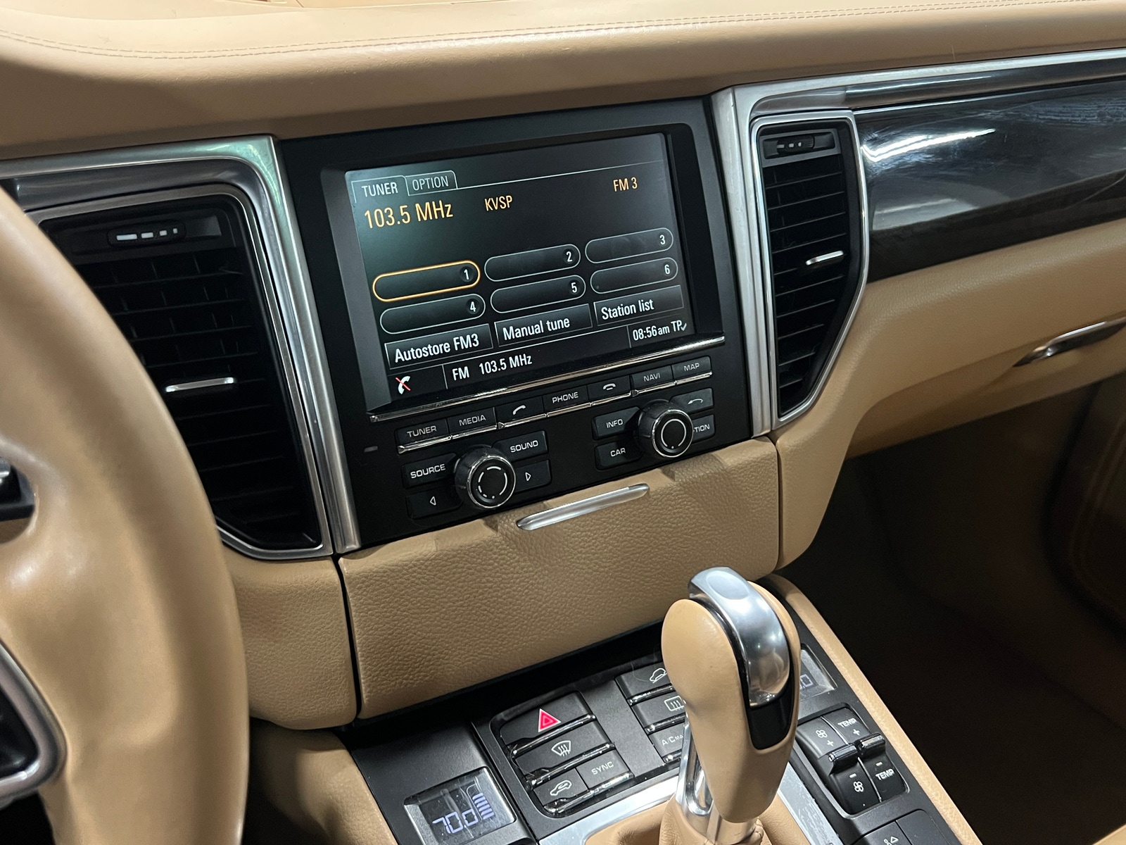 Thumbnail: 2016 Porsche Macan - 3