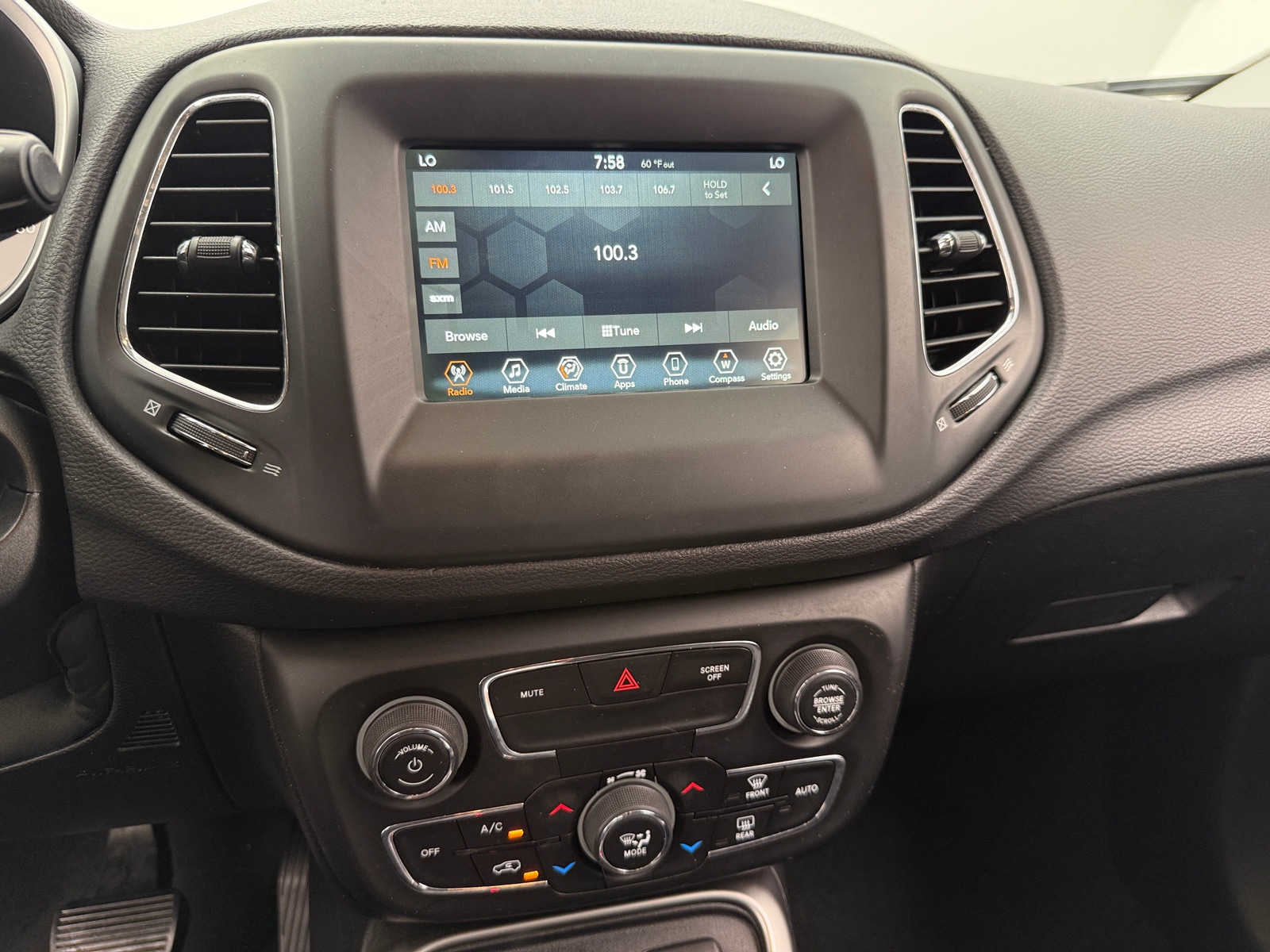 Thumbnail: 2020 Jeep Compass - 4