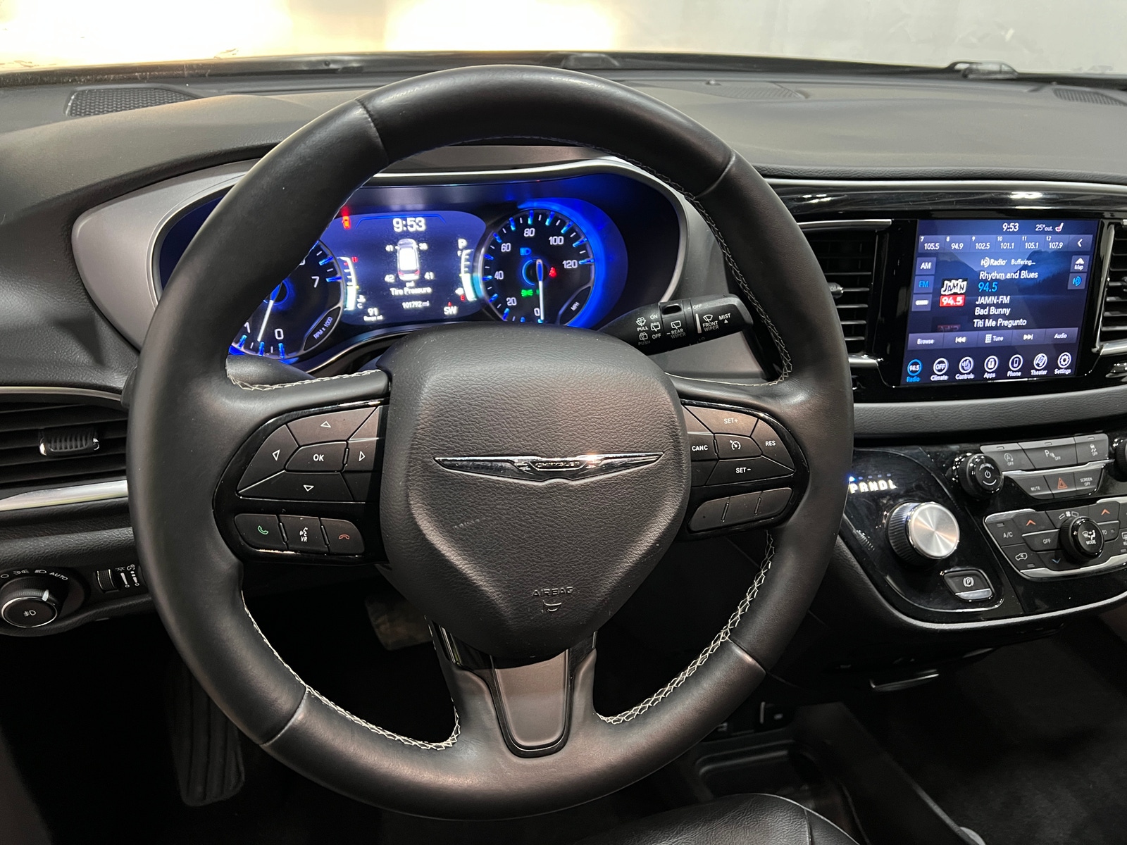 Thumbnail: 2018 Chrysler Pacifica - 4