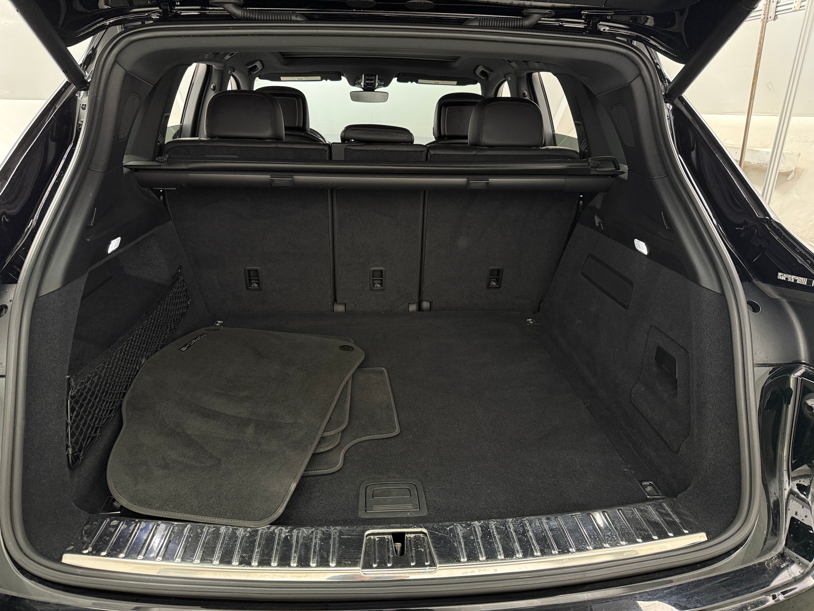 Thumbnail: 2023 Porsche Cayenne - 6