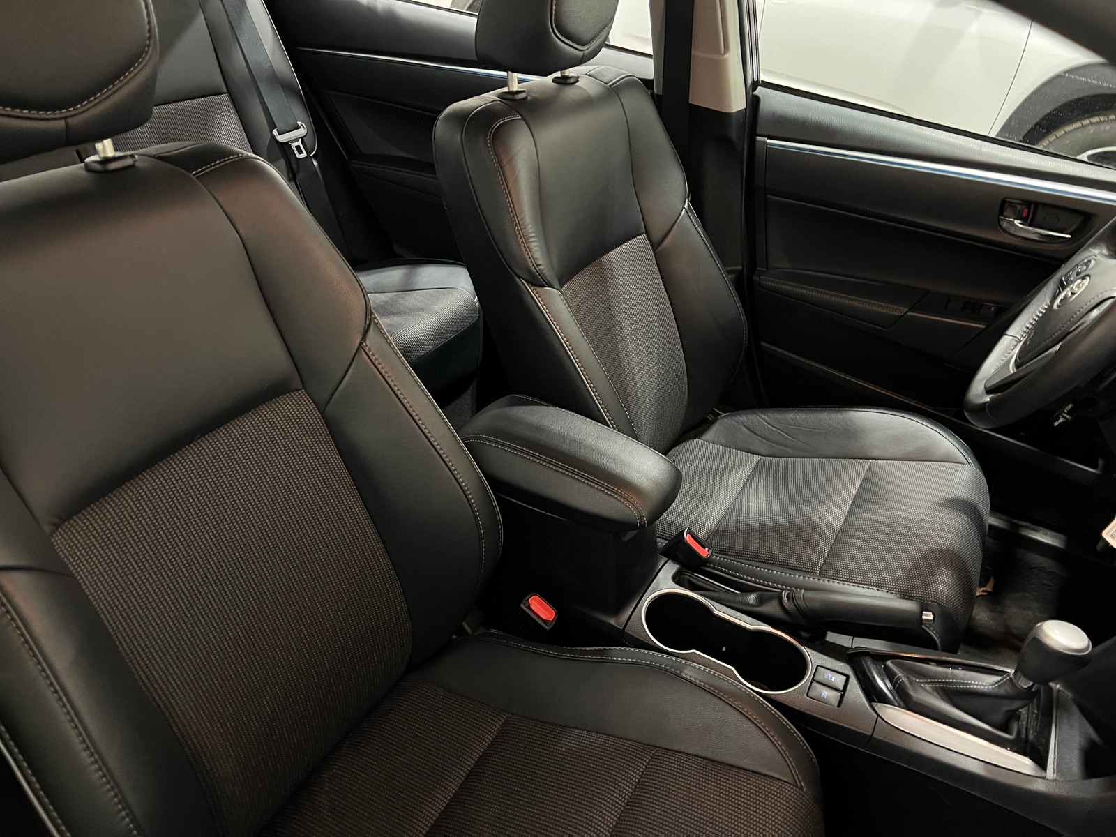 Thumbnail: 2016 Toyota Corolla - 2