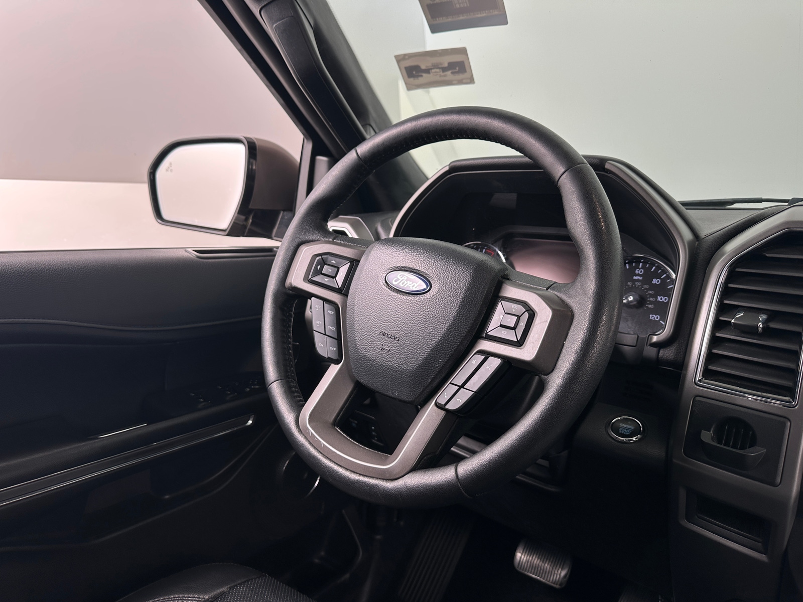 Thumbnail: 2019 Ford Expedition - 4