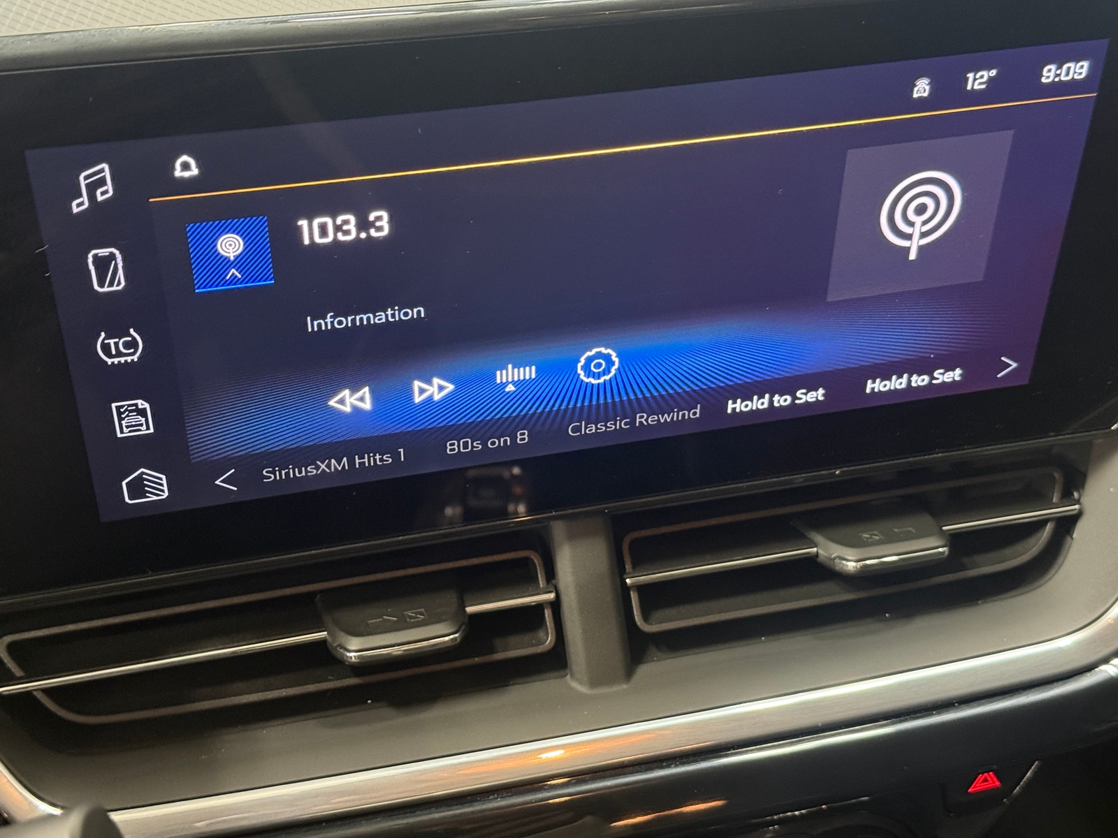 Thumbnail: 2025 Chevrolet Trax - 3