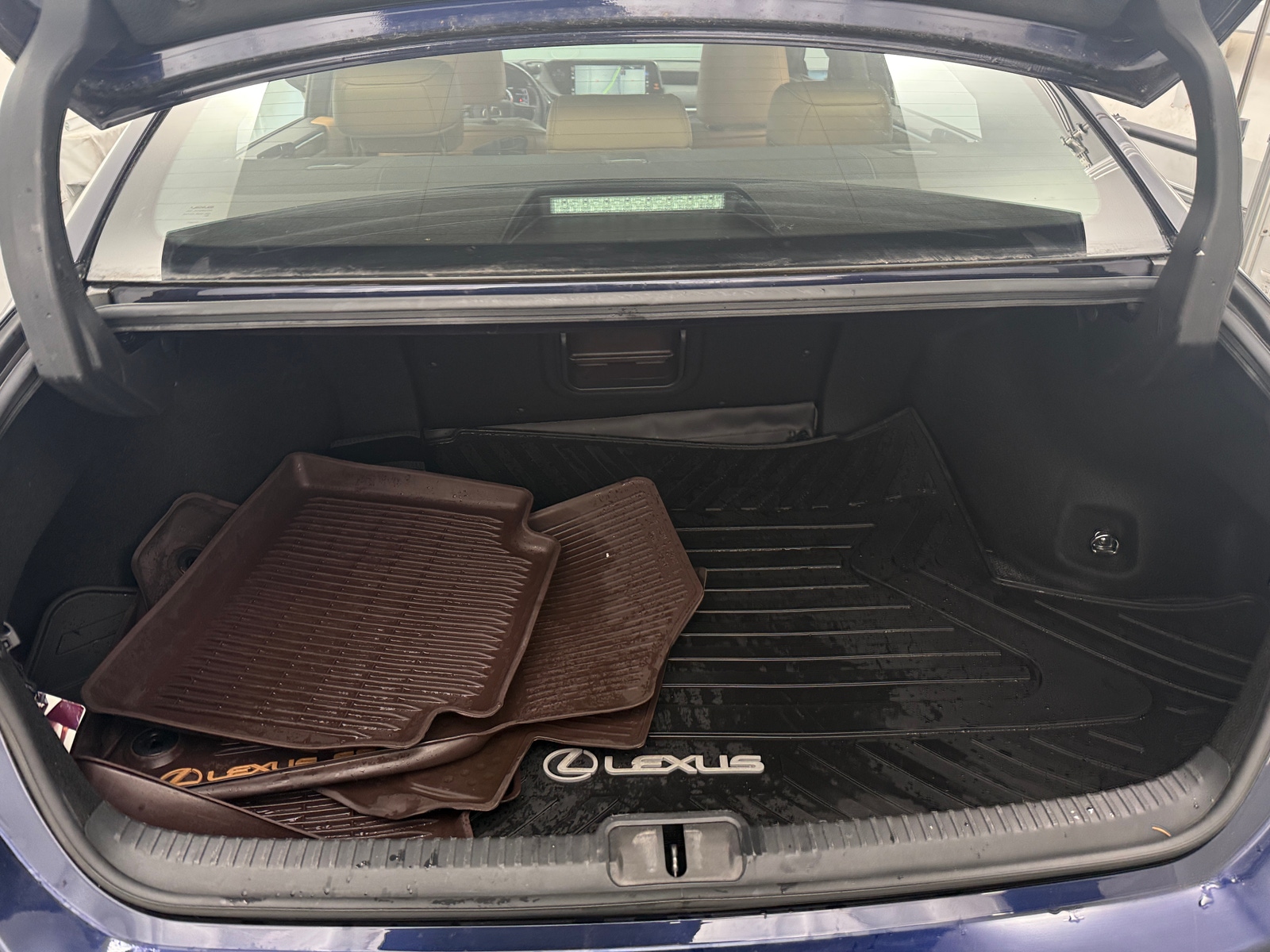 Thumbnail: 2020 Lexus ES - 6