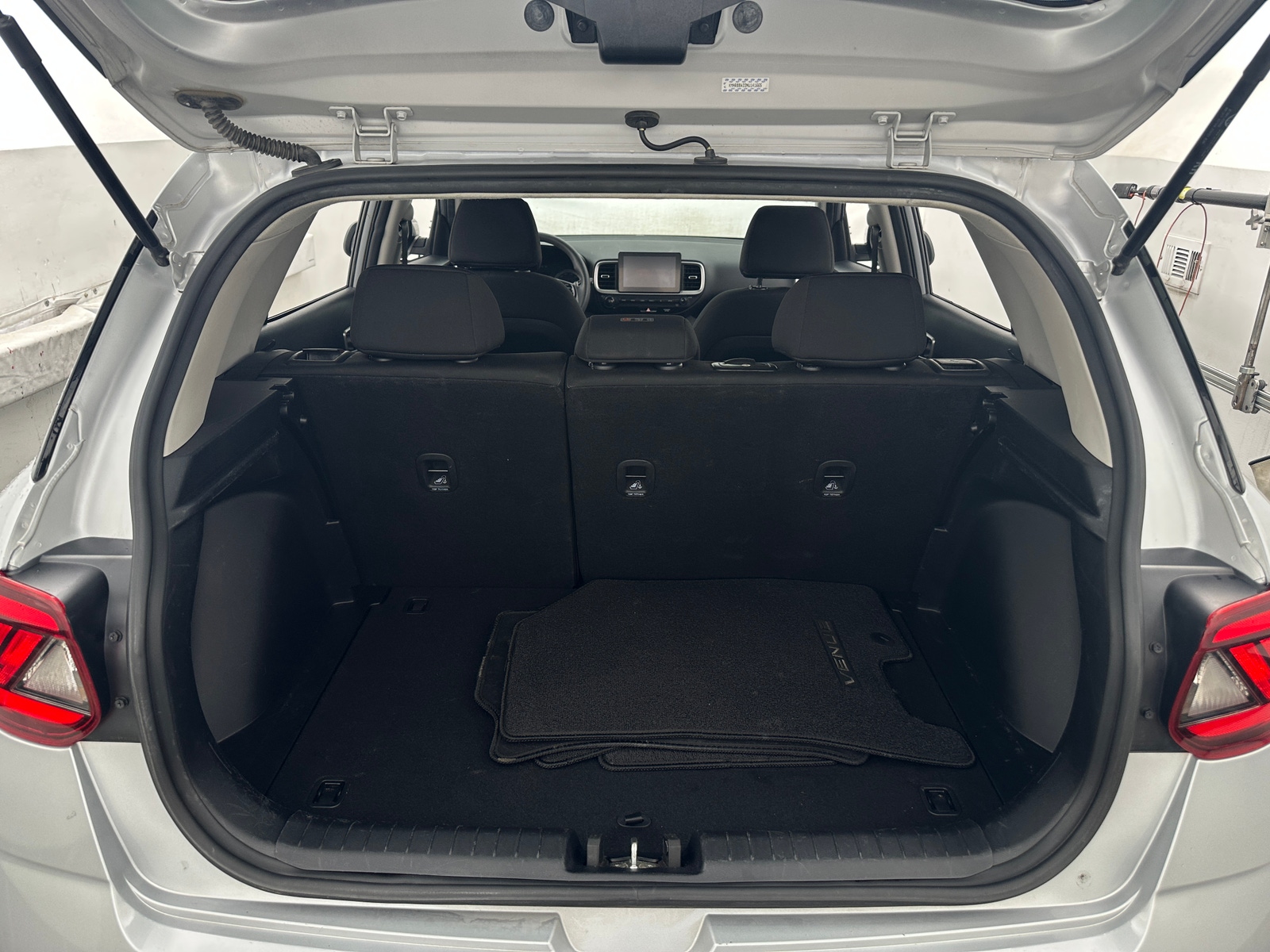 Thumbnail: 2022 Hyundai Venue - 7