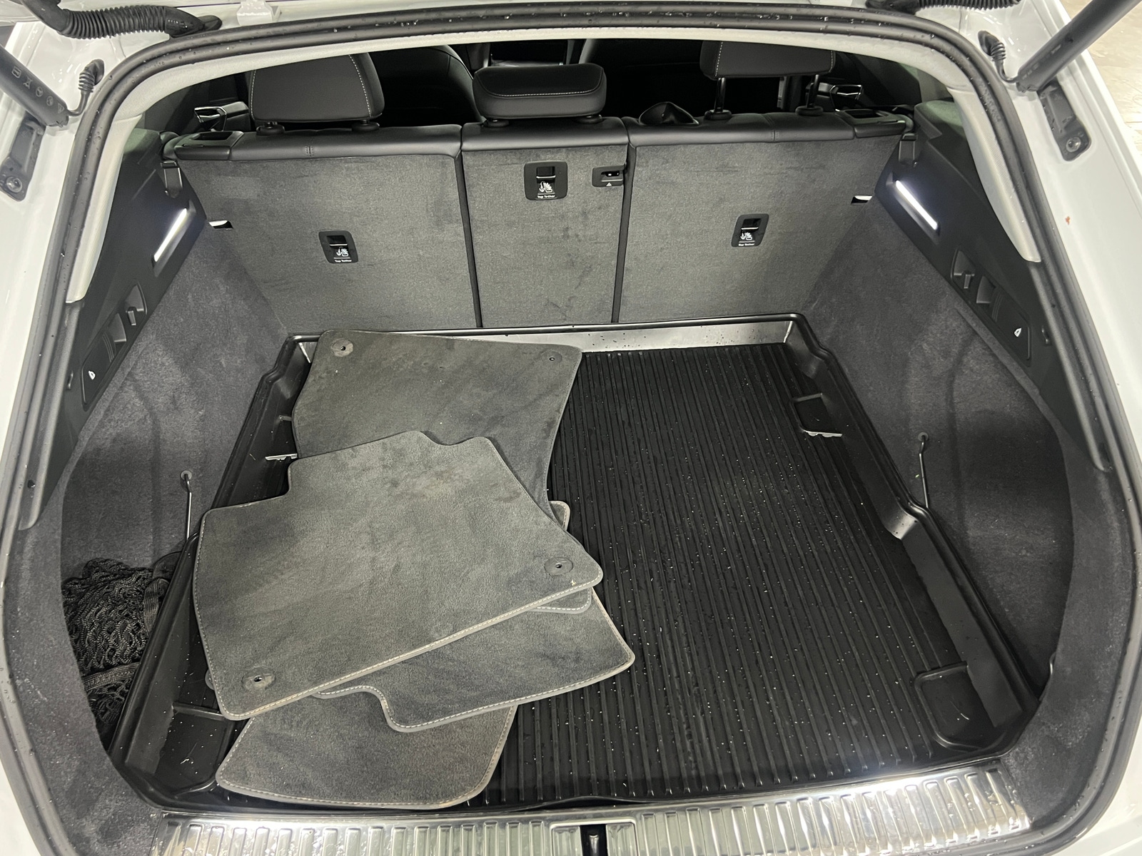 Thumbnail: 2022 Audi e-tron - 6