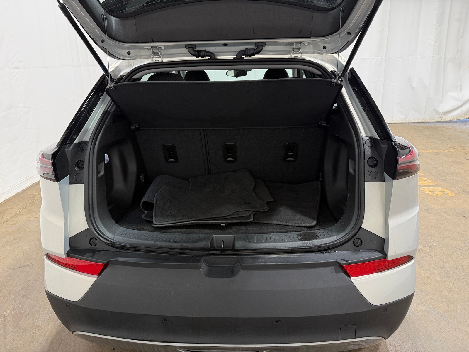 Thumbnail: 2023 Chevrolet Bolt EUV - 7