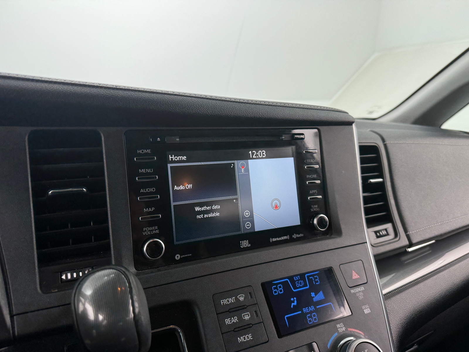 Thumbnail: 2019 Toyota Sienna - 3