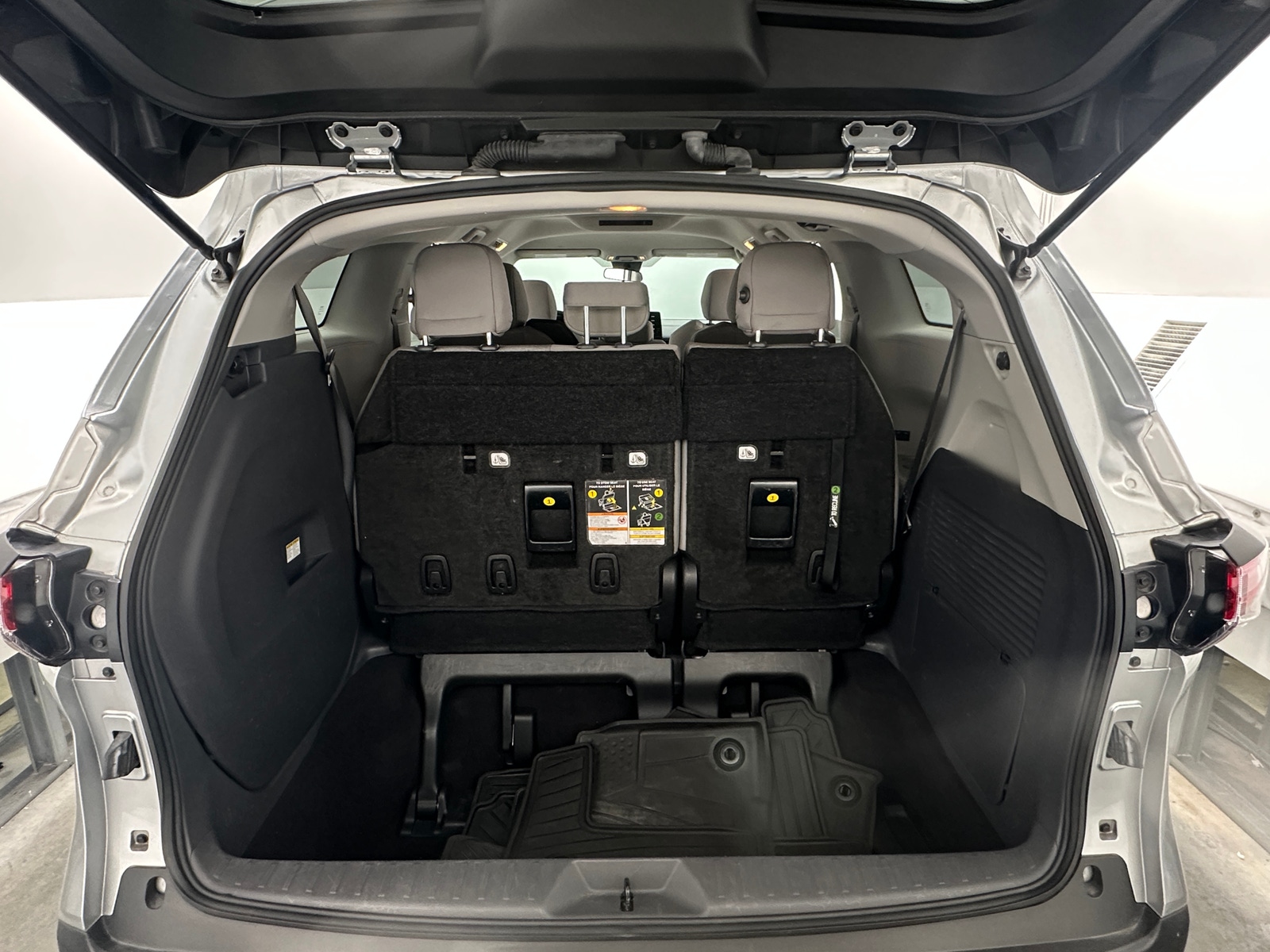 Thumbnail: 2023 Toyota Sienna - 7