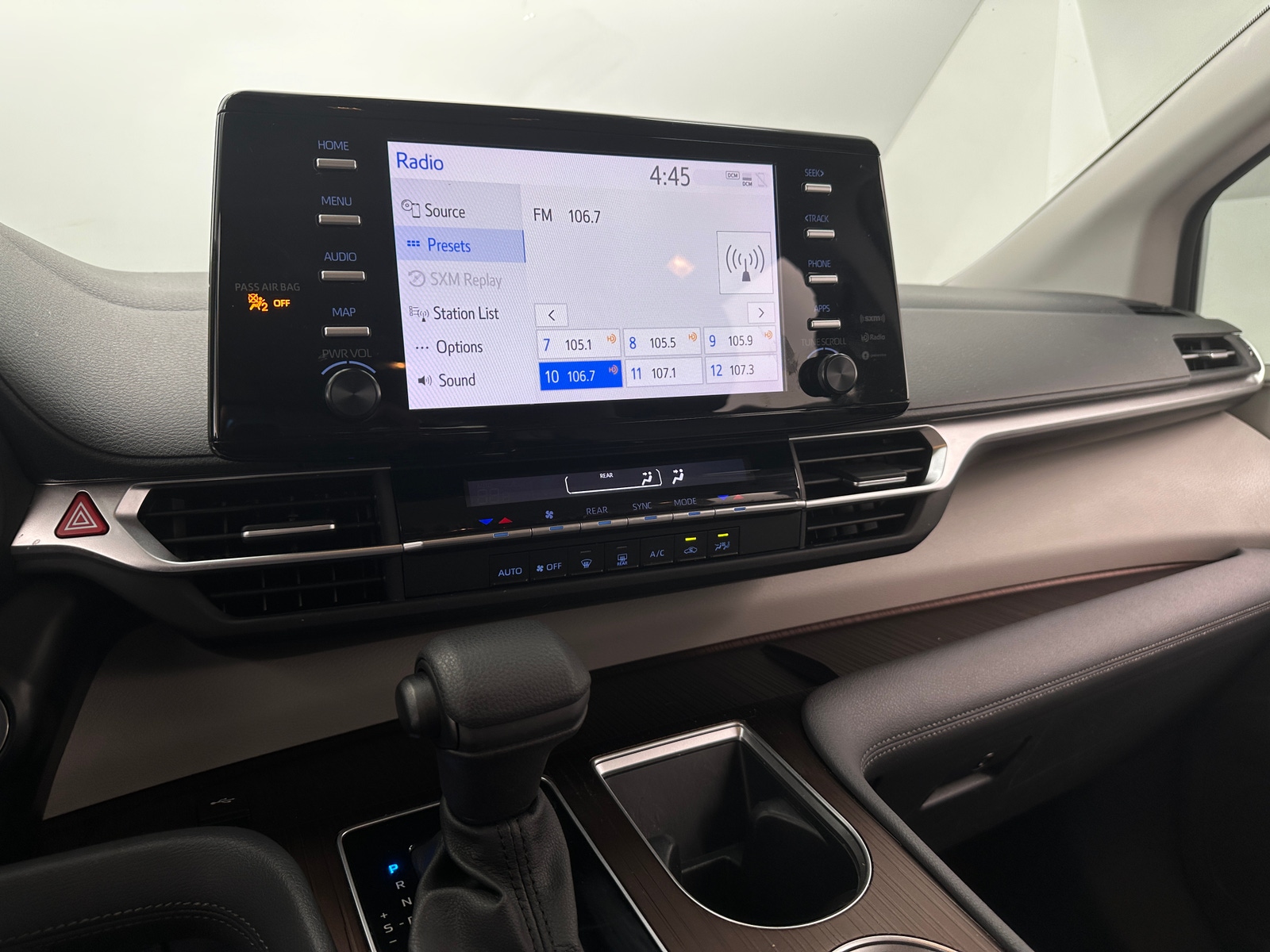 Thumbnail: 2023 Toyota Sienna - 4