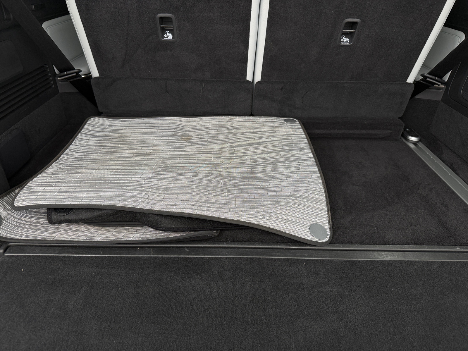 Thumbnail: 2023 Rivian R1S - 6