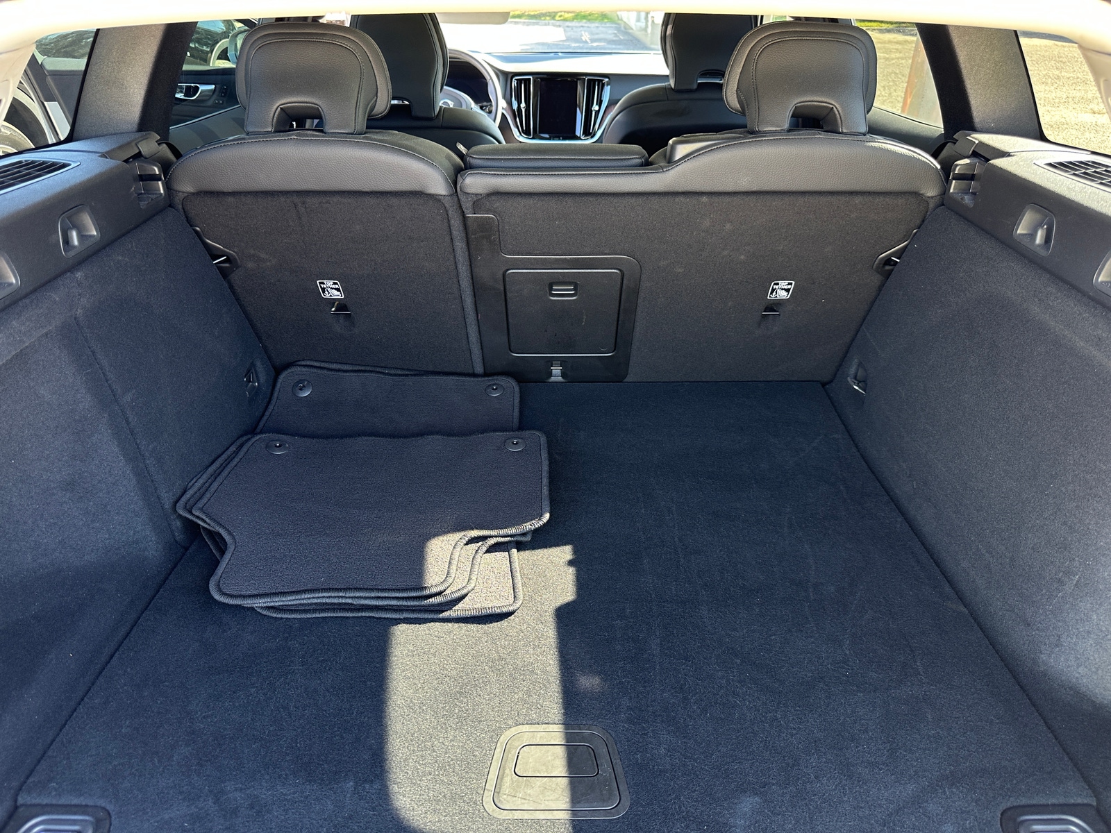 Thumbnail: 2025 Volvo V60 - 6