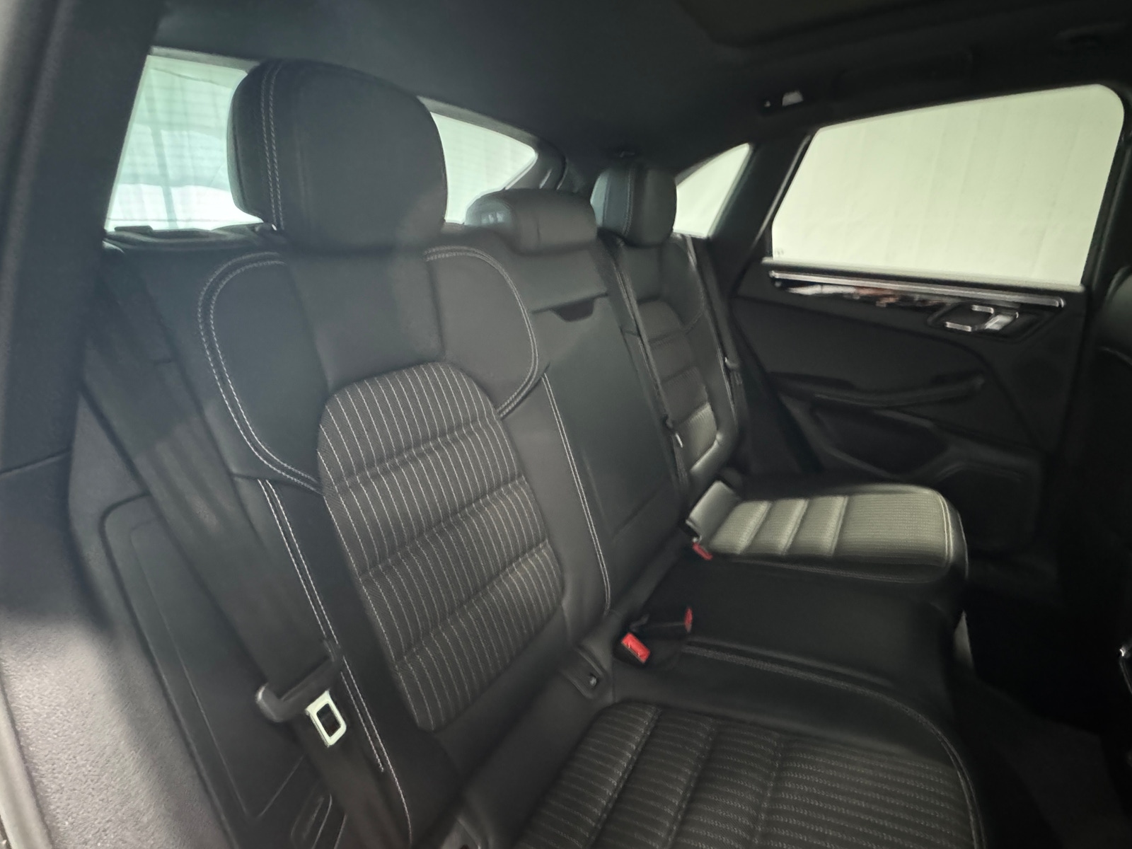 Thumbnail: 2023 Porsche Macan - 5