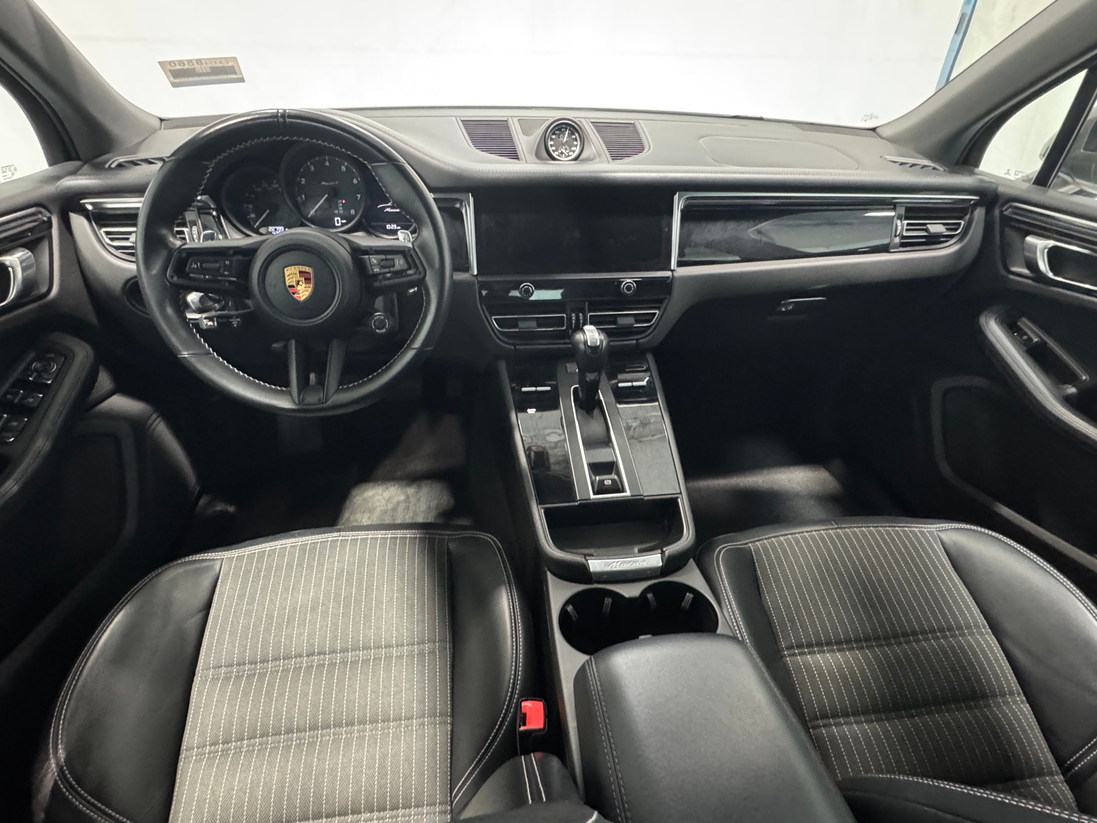 Thumbnail: 2023 Porsche Macan - 2