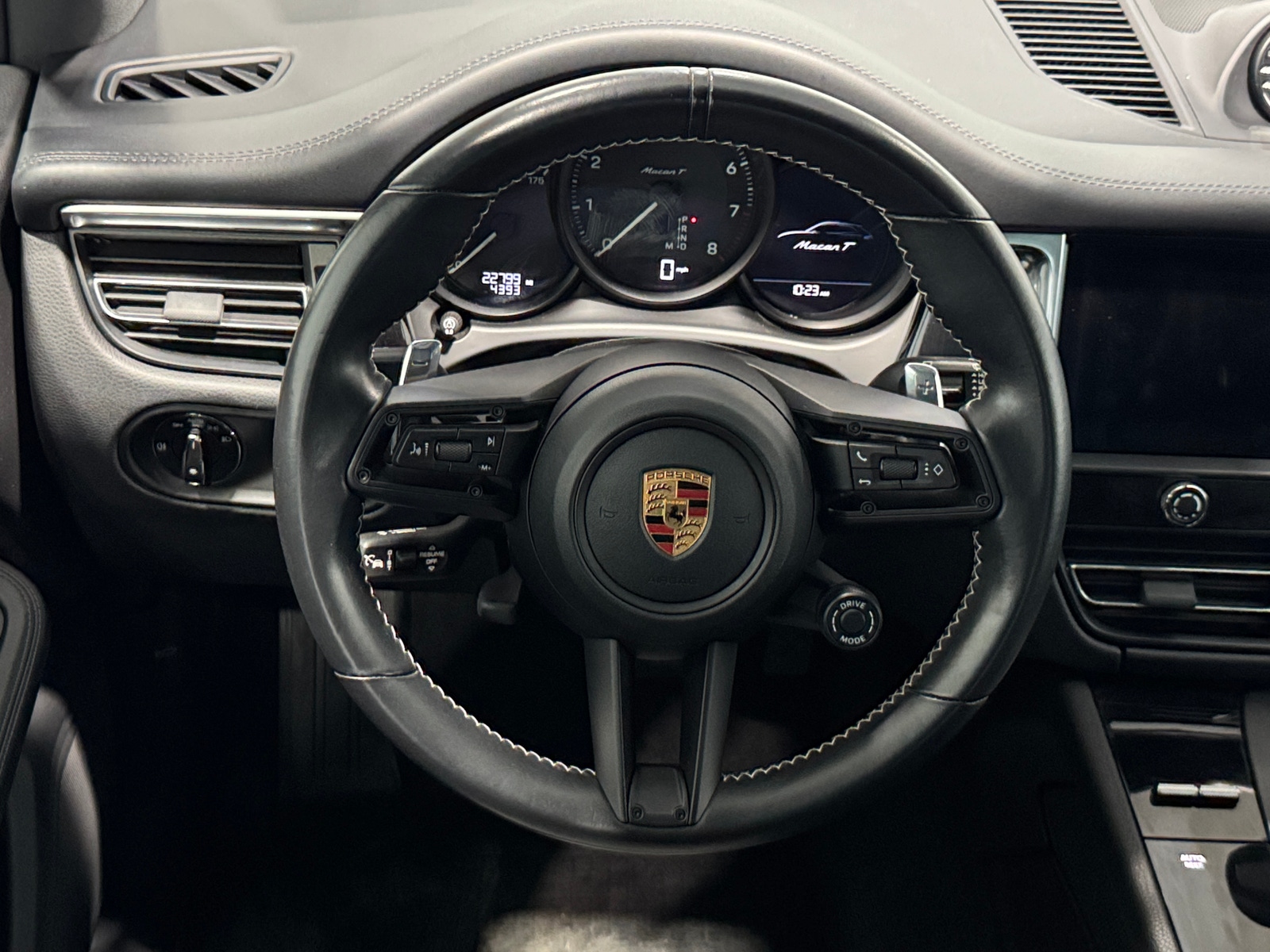 Thumbnail: 2023 Porsche Macan - 4