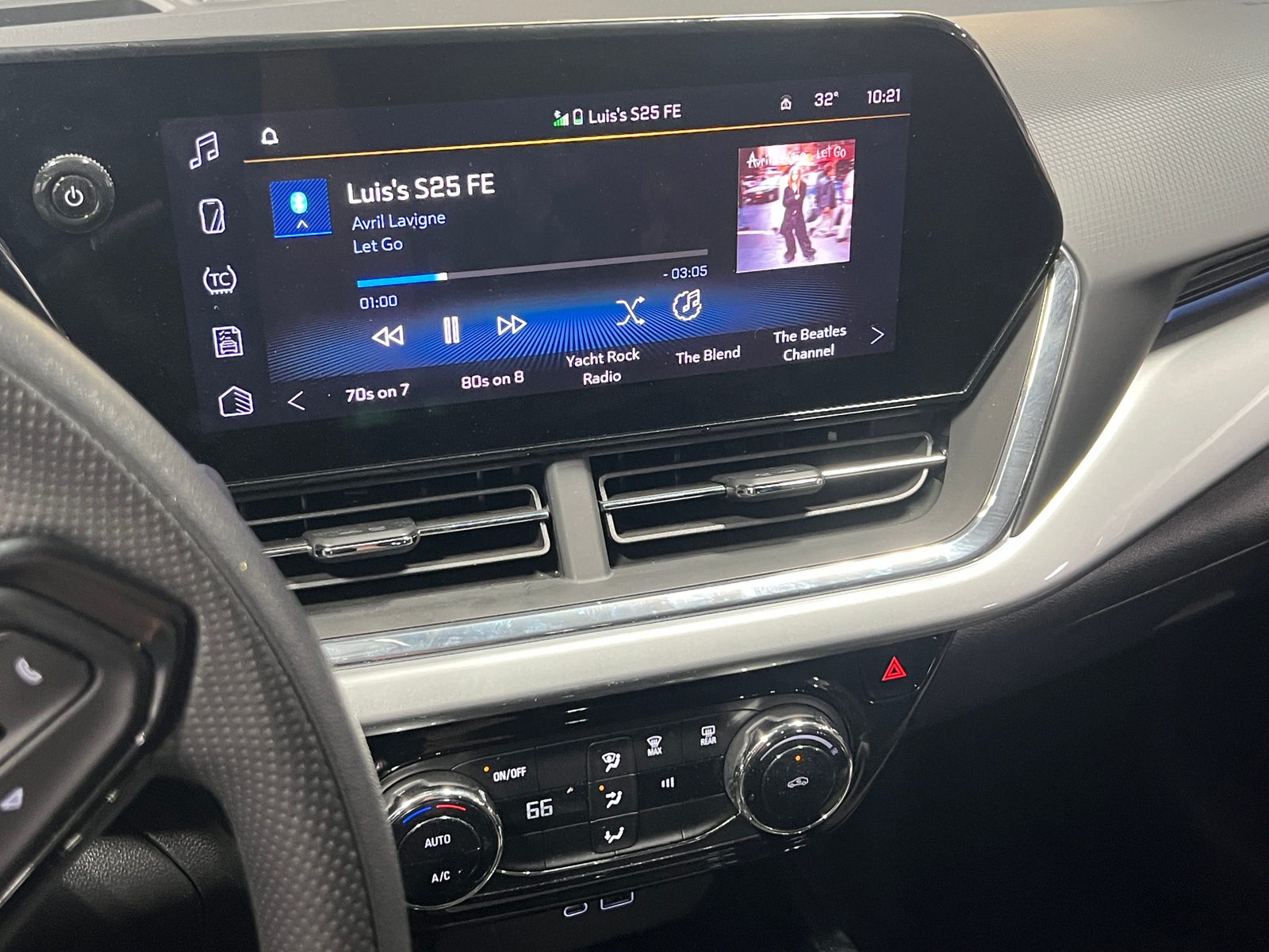 Thumbnail: 2025 Chevrolet Trax - 4