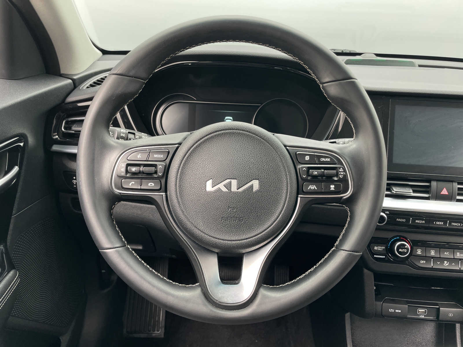 Thumbnail: 2022 Kia Niro - 5