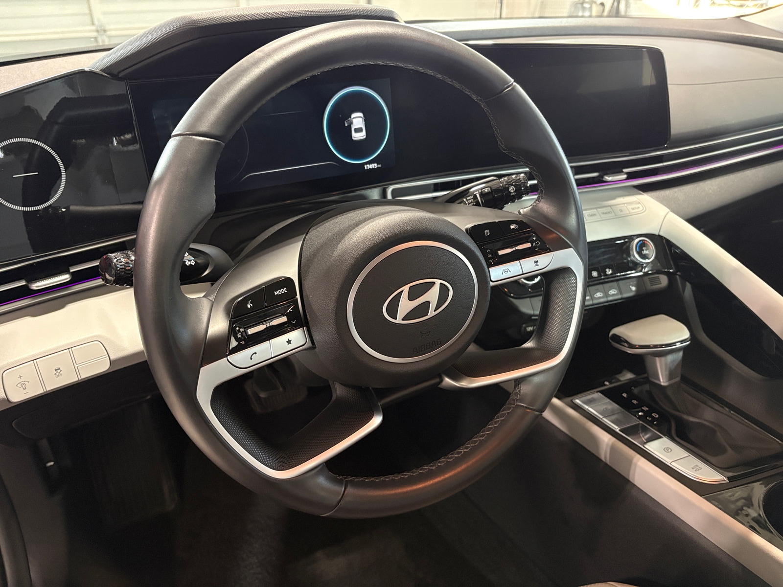 Thumbnail: 2025 Hyundai Elantra - 4