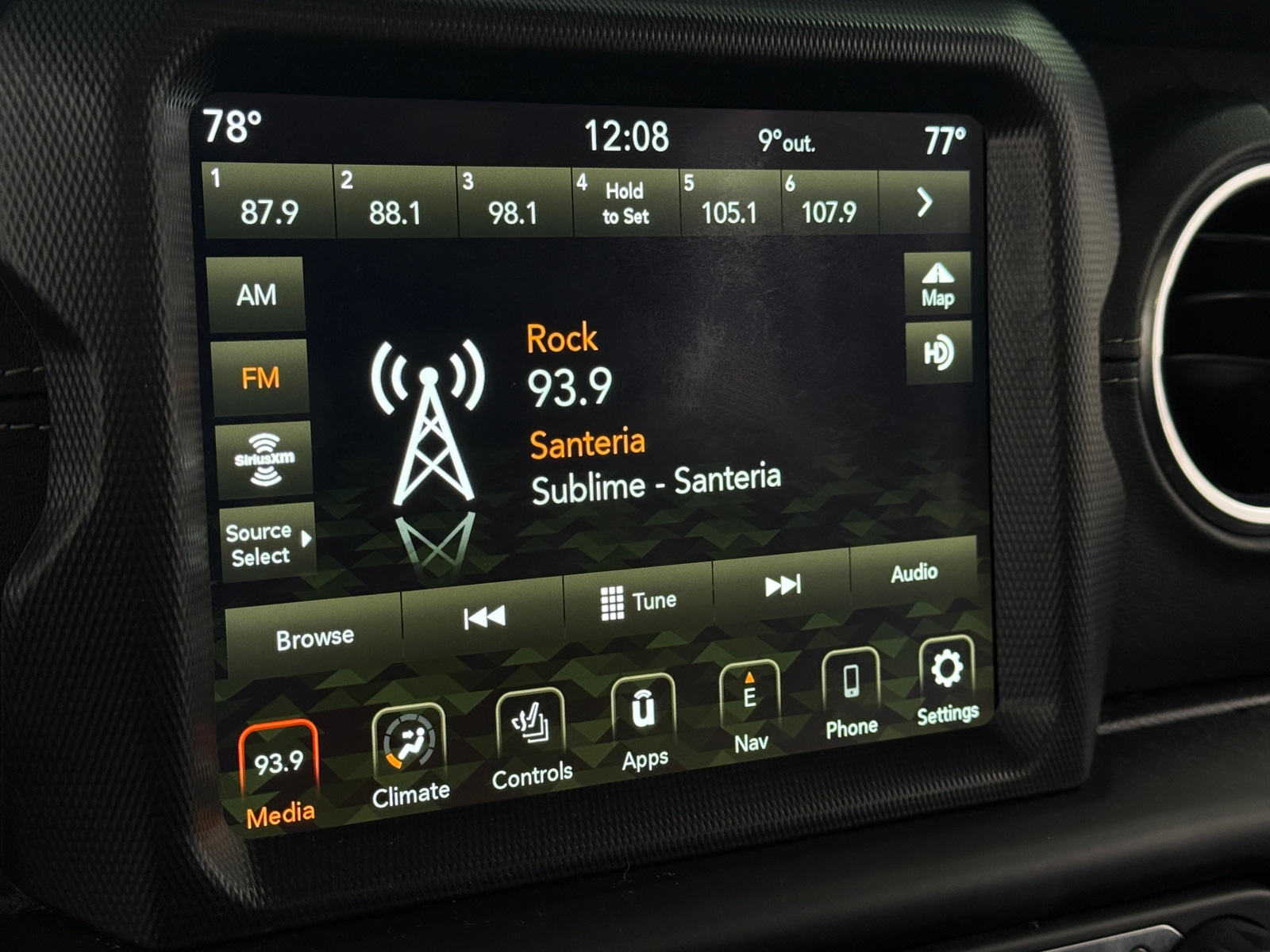 Thumbnail: 2021 Jeep Gladiator - 4