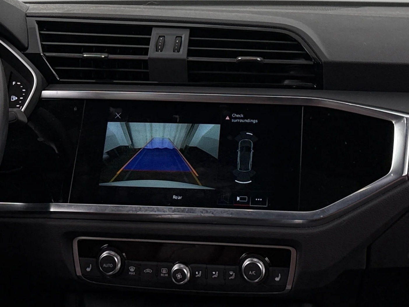 Thumbnail: 2022 Audi Q3 - 3