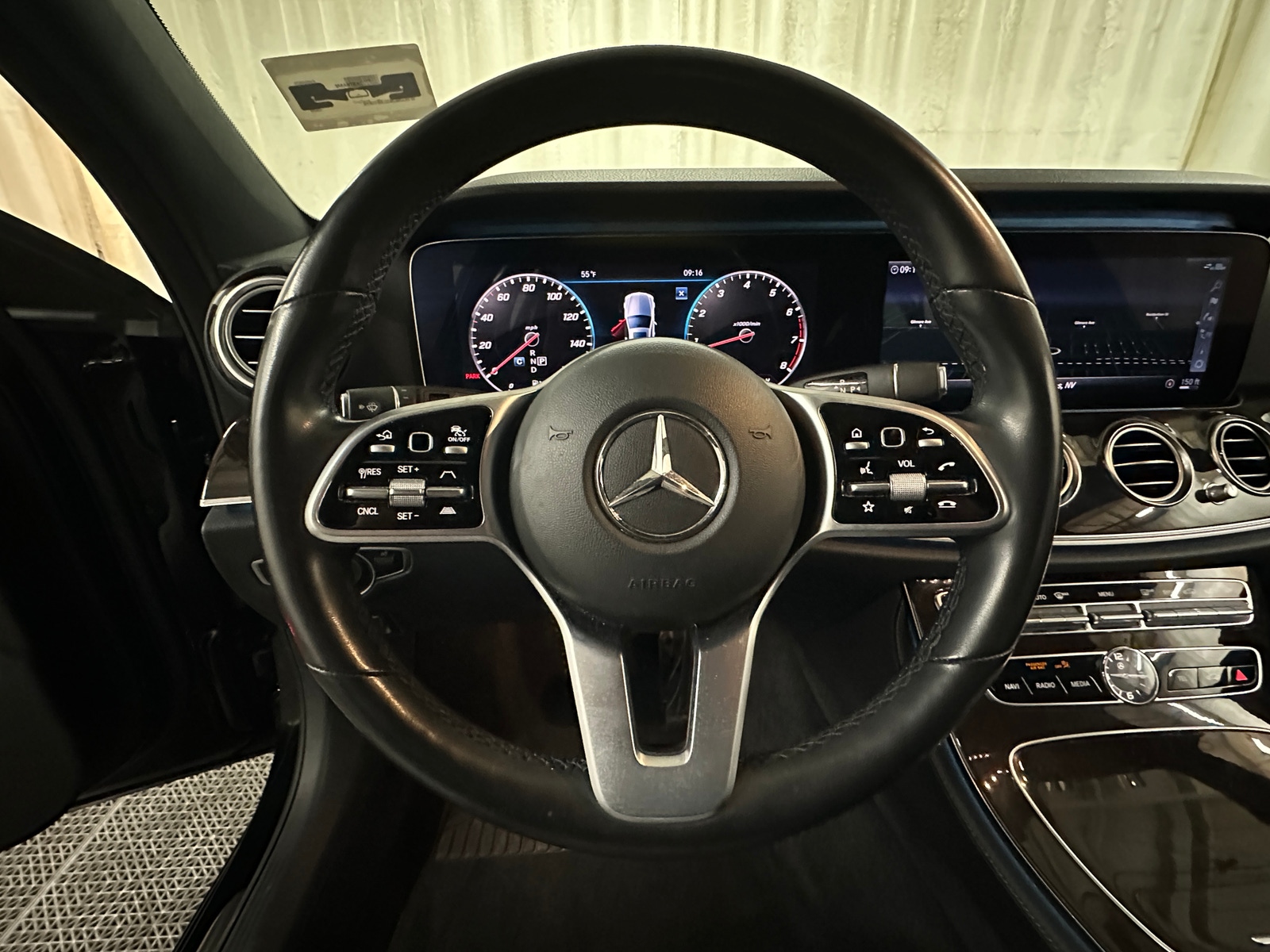 Thumbnail: 2020 Mercedes-Benz E-Class - 4
