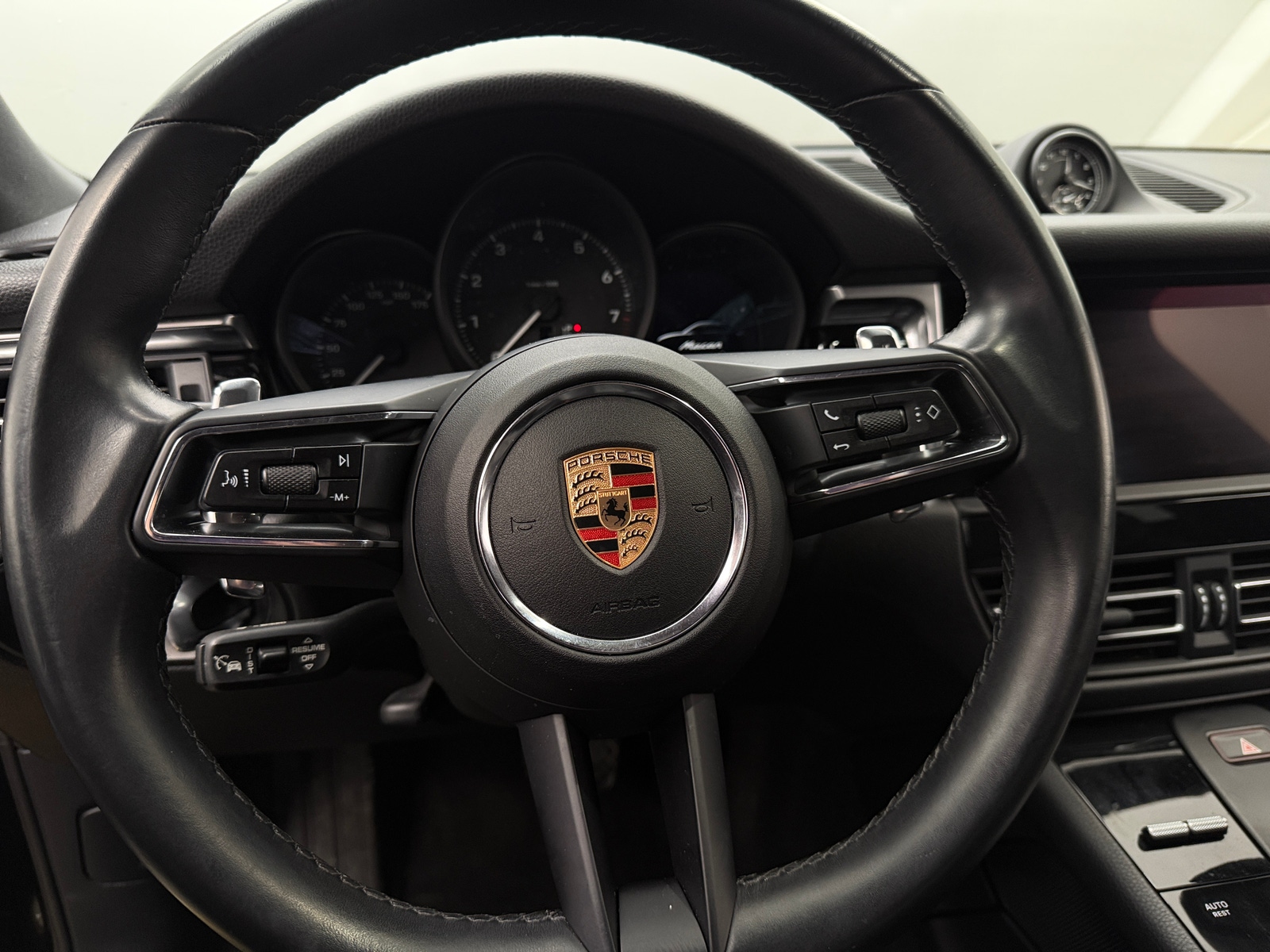 Thumbnail: 2023 Porsche Macan - 4