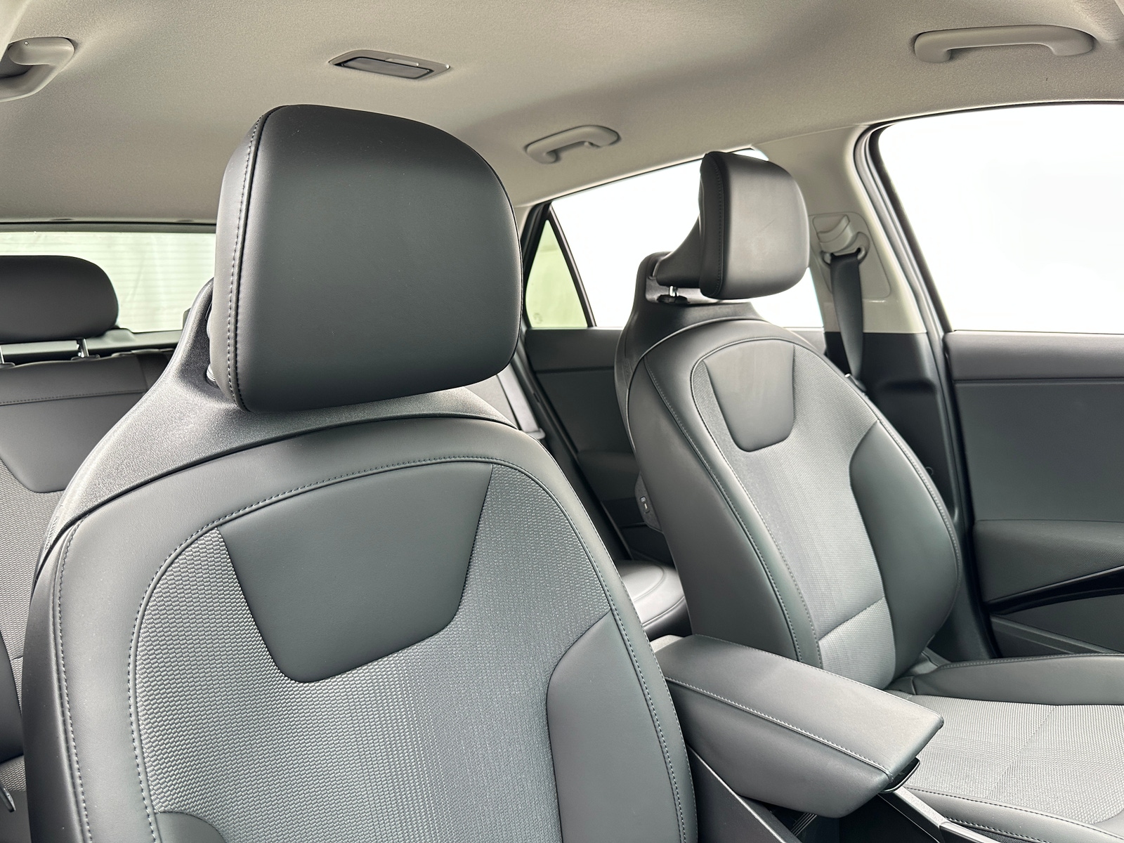 Thumbnail: 2025 Kia Niro - 2