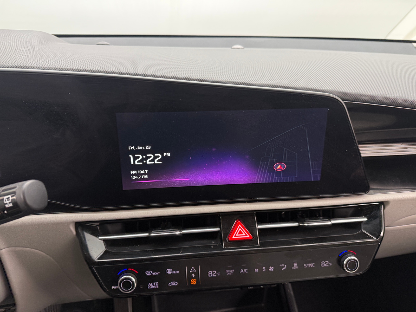 Thumbnail: 2023 Kia Niro - 4