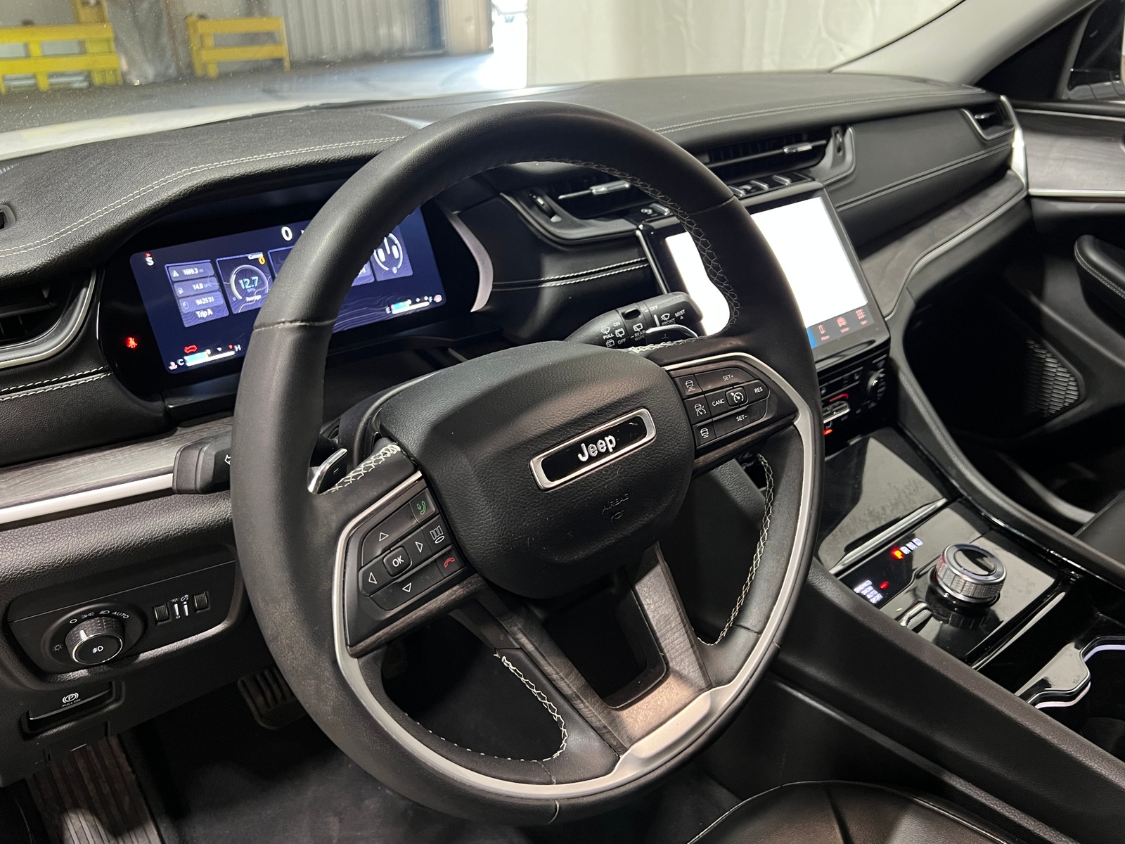 Thumbnail: 2023 Jeep Grand Cherokee L - 4