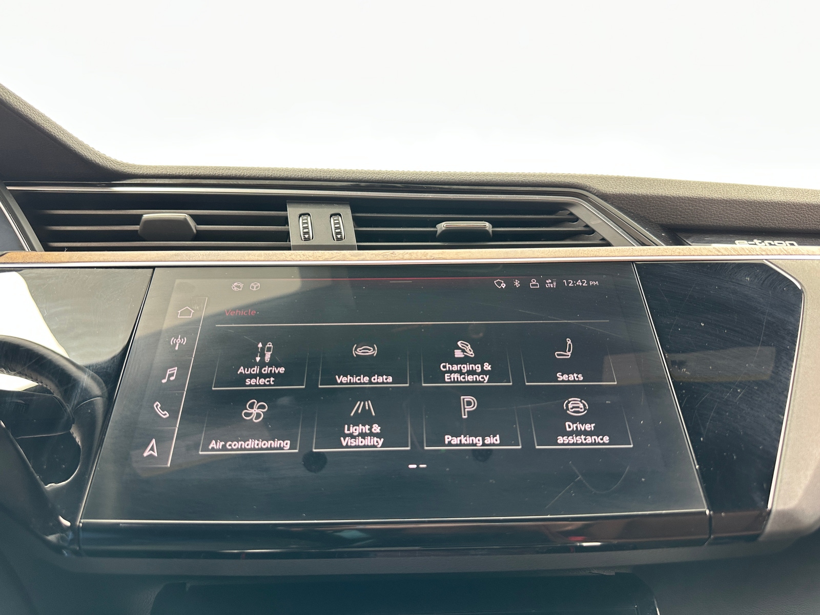 Thumbnail: 2021 Audi e-tron - 3