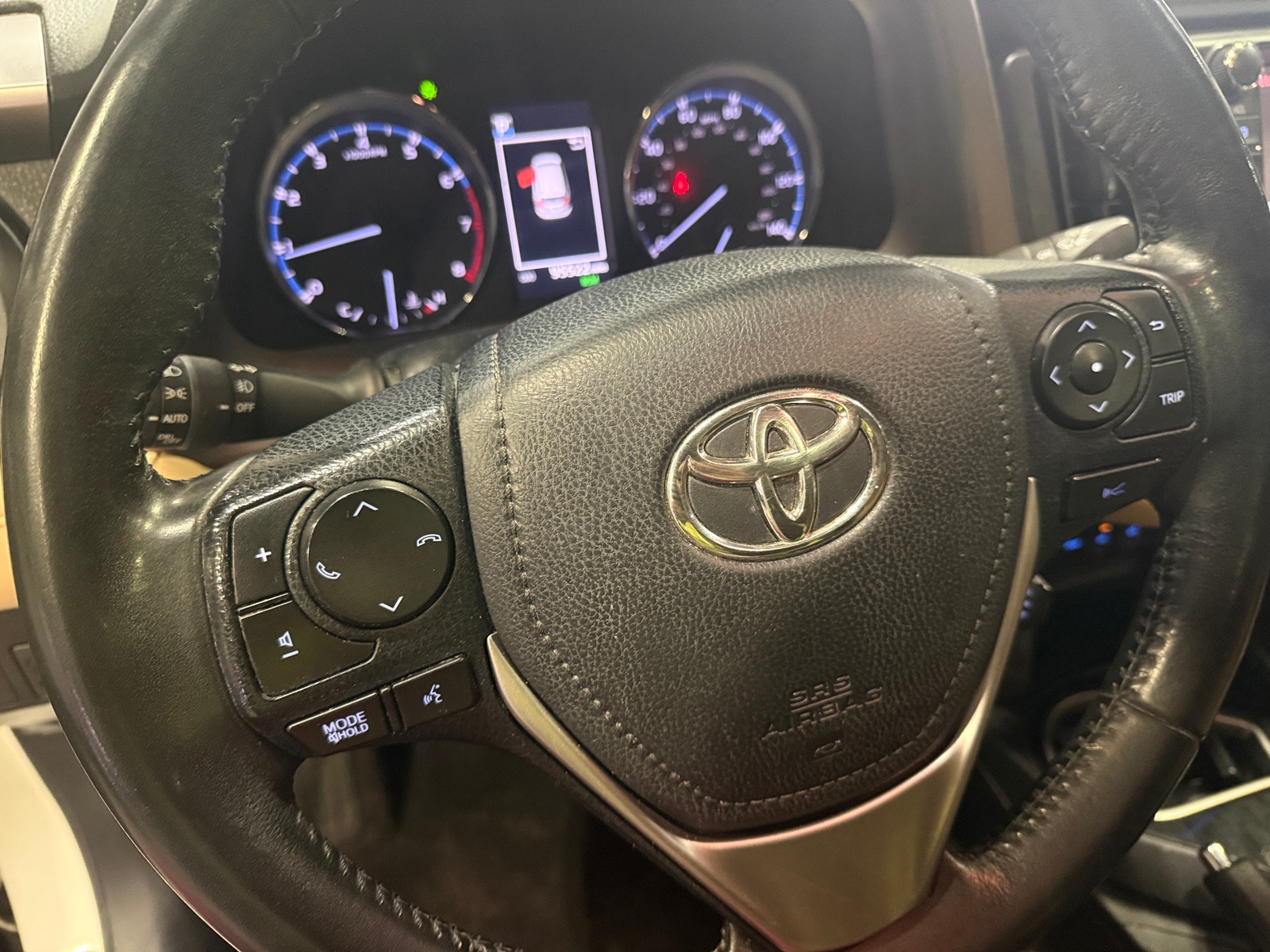 Thumbnail: 2018 Toyota RAV4 - 4