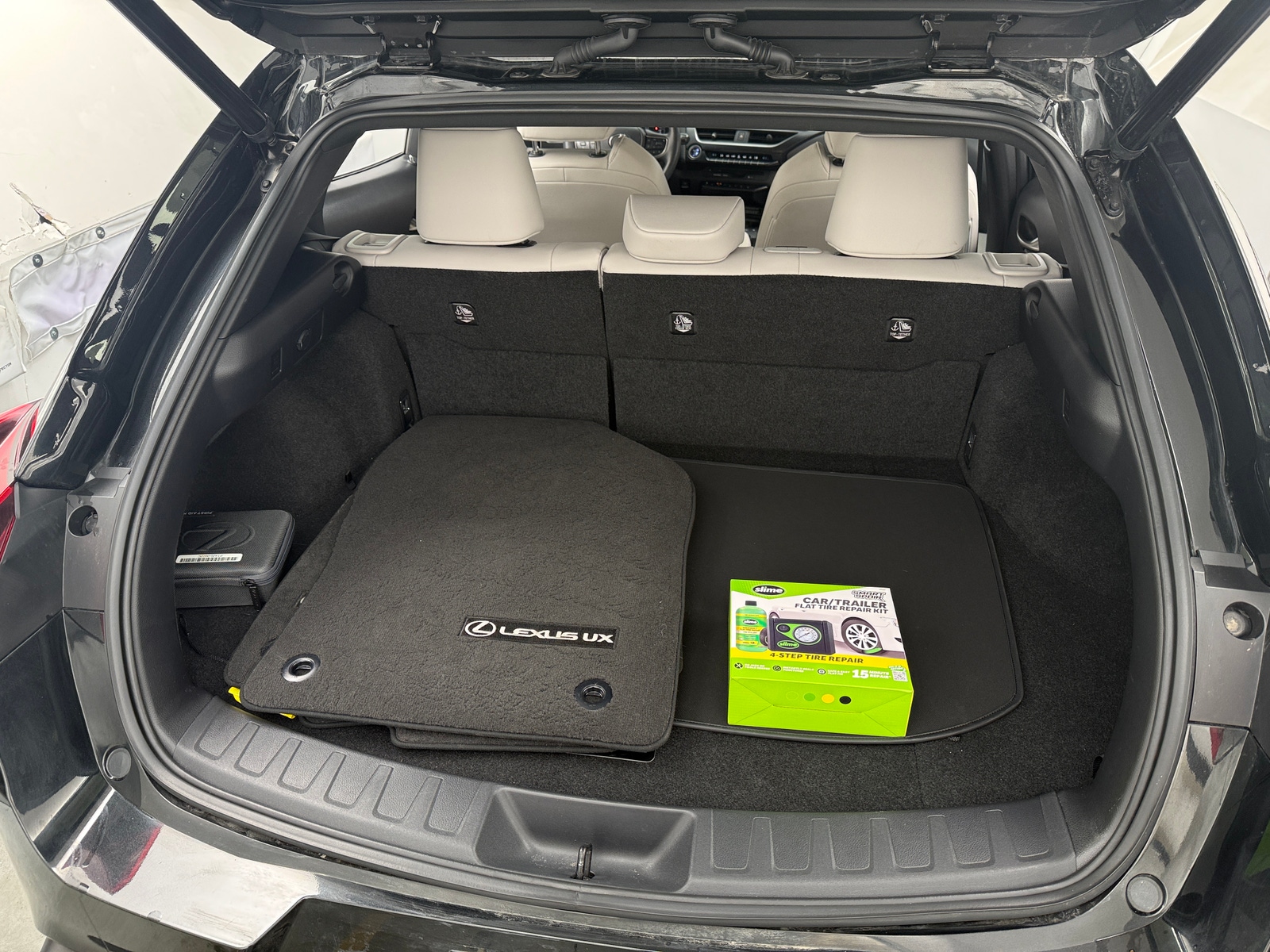 Thumbnail: 2022 Lexus UX - 6