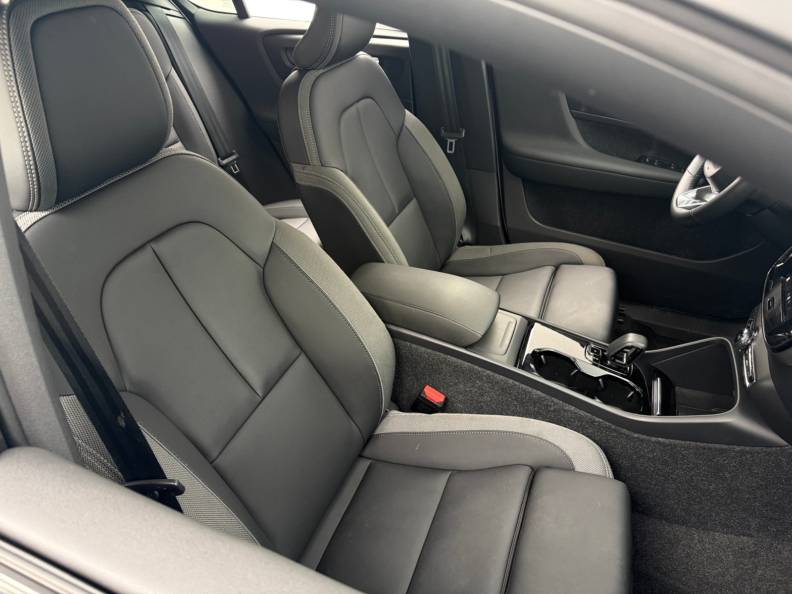 Thumbnail: 2023 Volvo C40 - 2