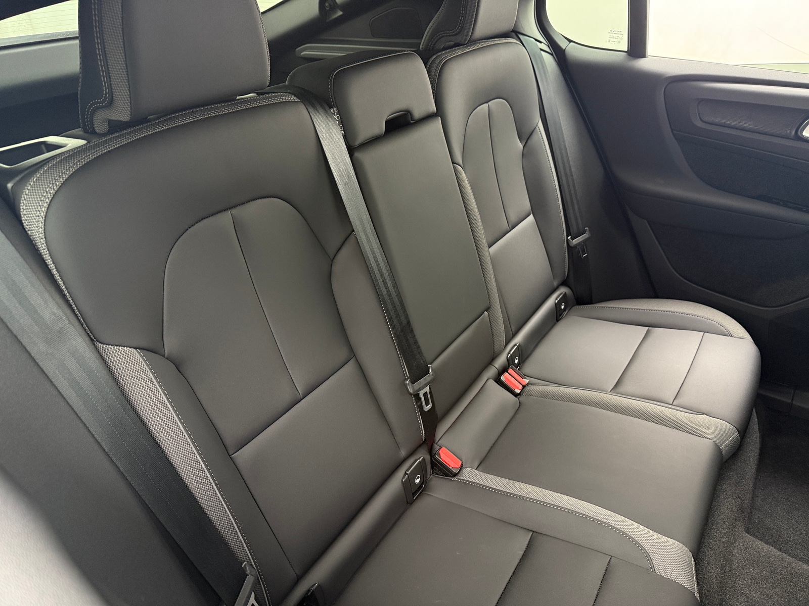 Thumbnail: 2023 Volvo C40 - 6