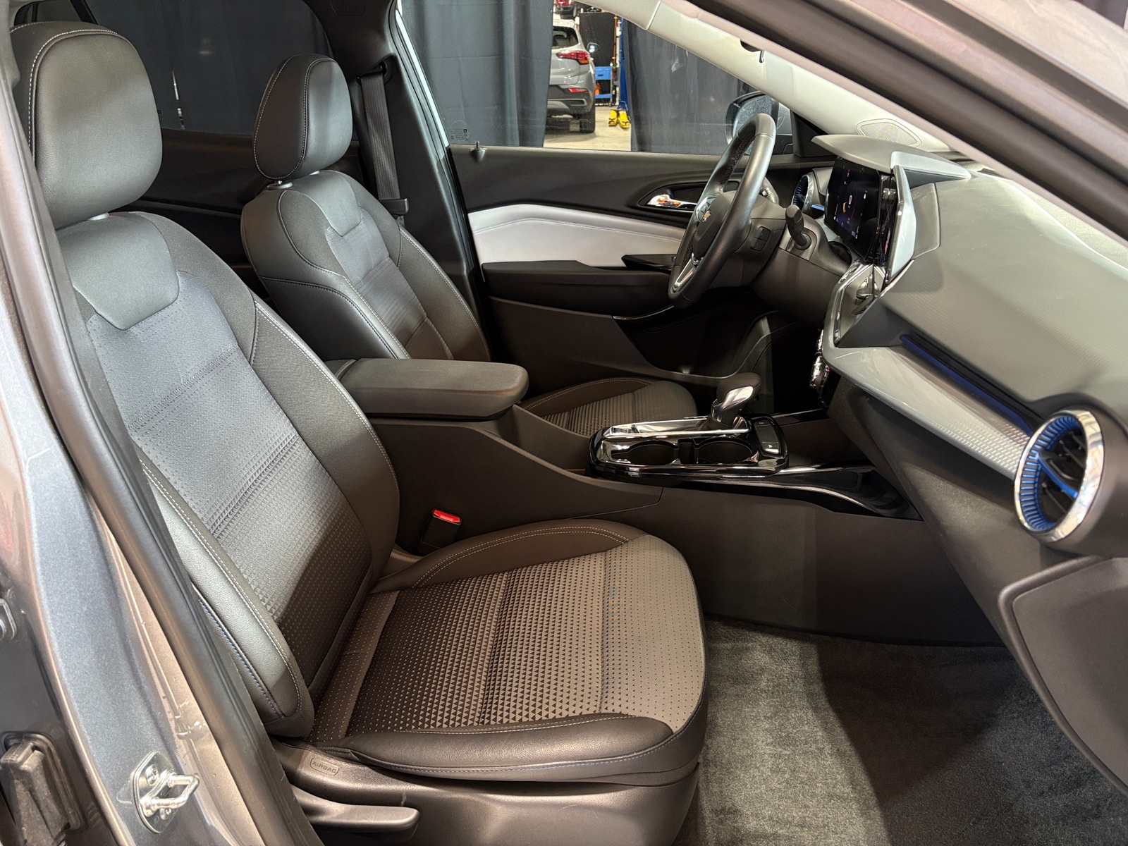 Thumbnail: 2025 Chevrolet Trax - 2