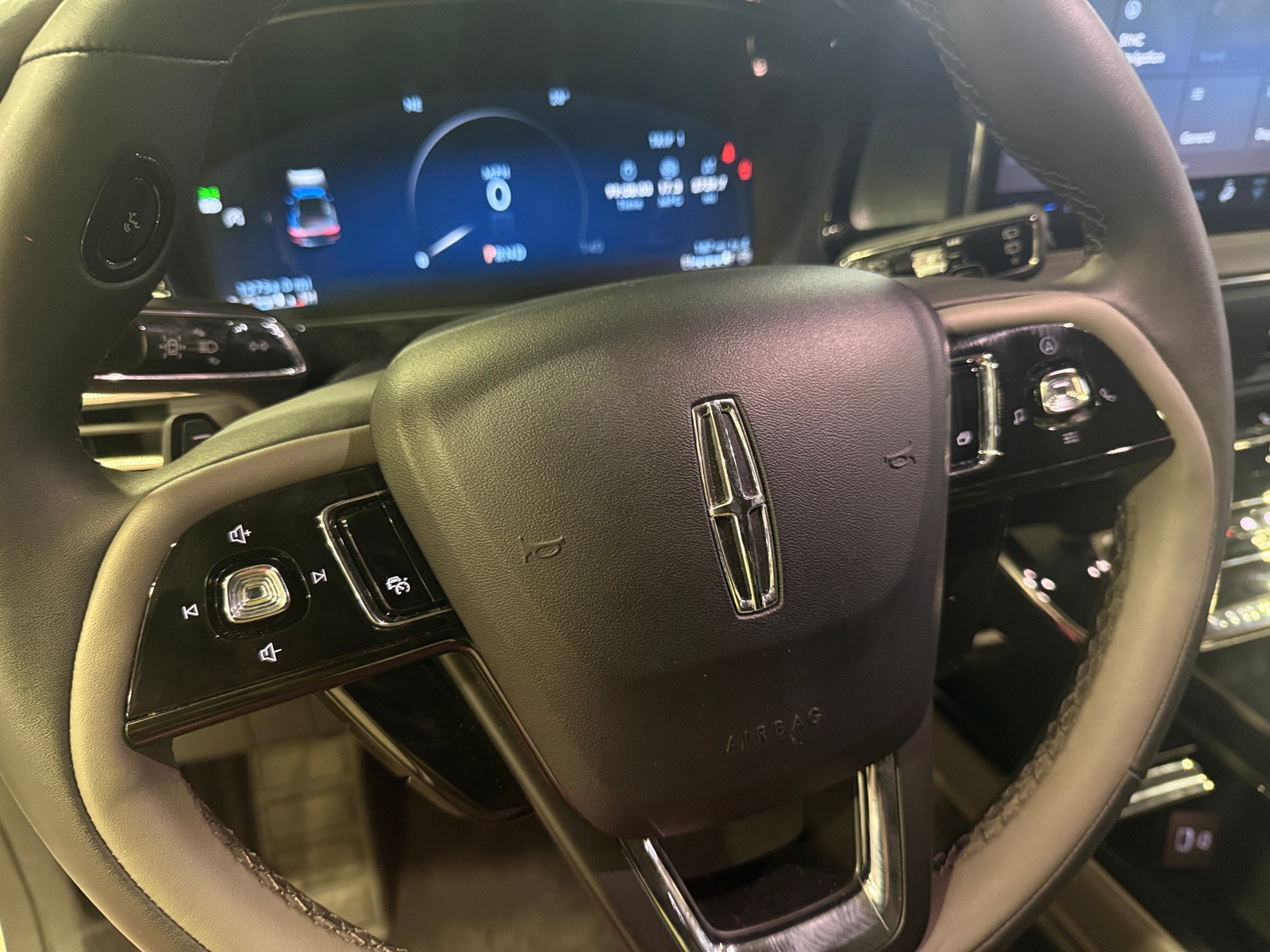 Thumbnail: 2023 Lincoln Corsair - 4