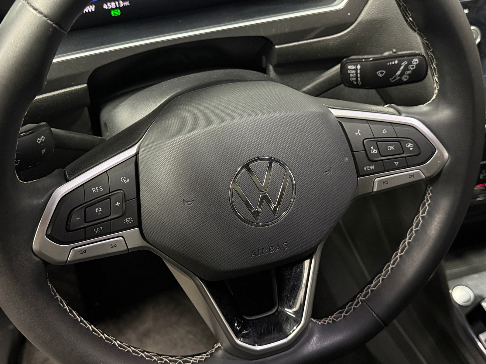 Thumbnail: 2023 Volkswagen Tiguan - 4