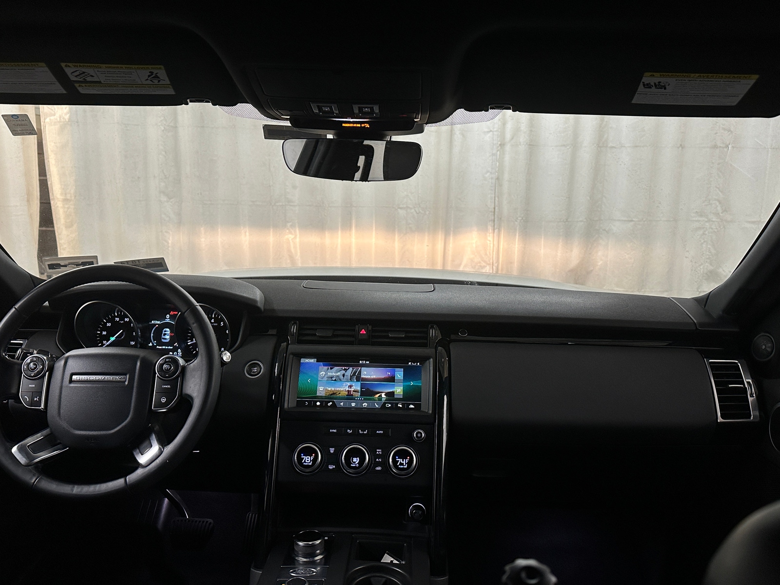 Thumbnail: 2018 Land Rover Discovery - 2