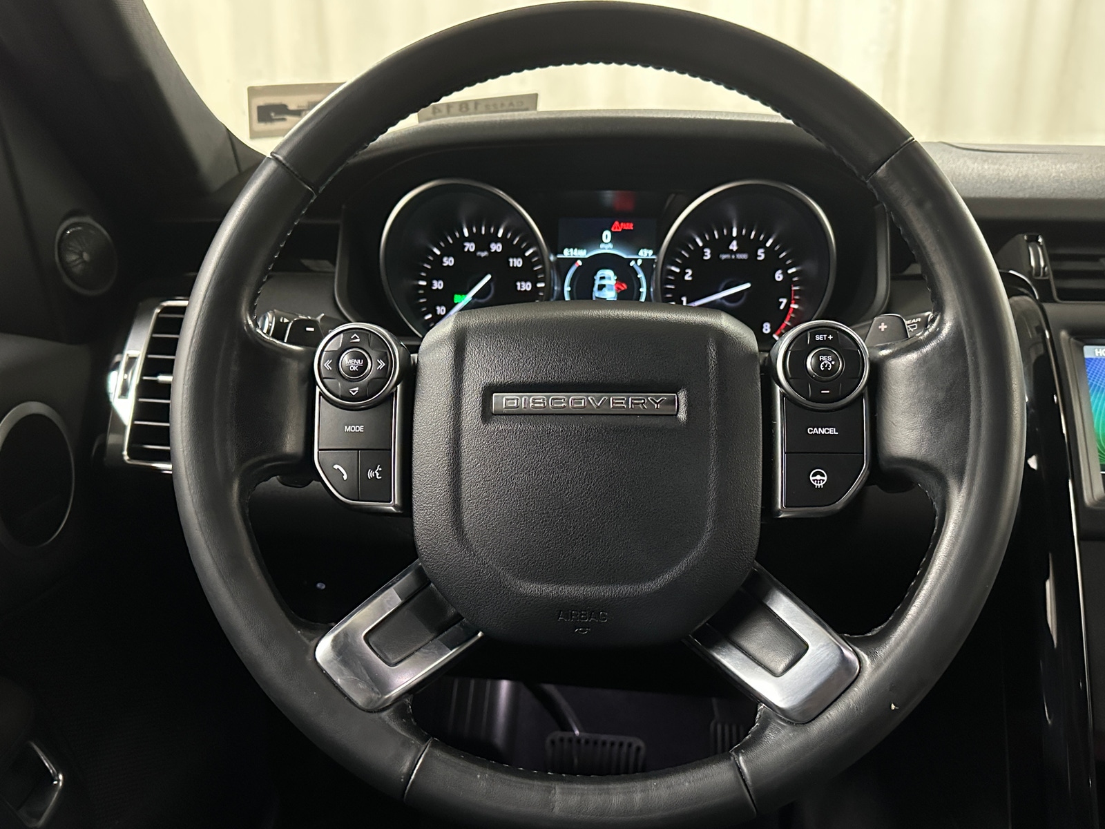 Thumbnail: 2018 Land Rover Discovery - 4