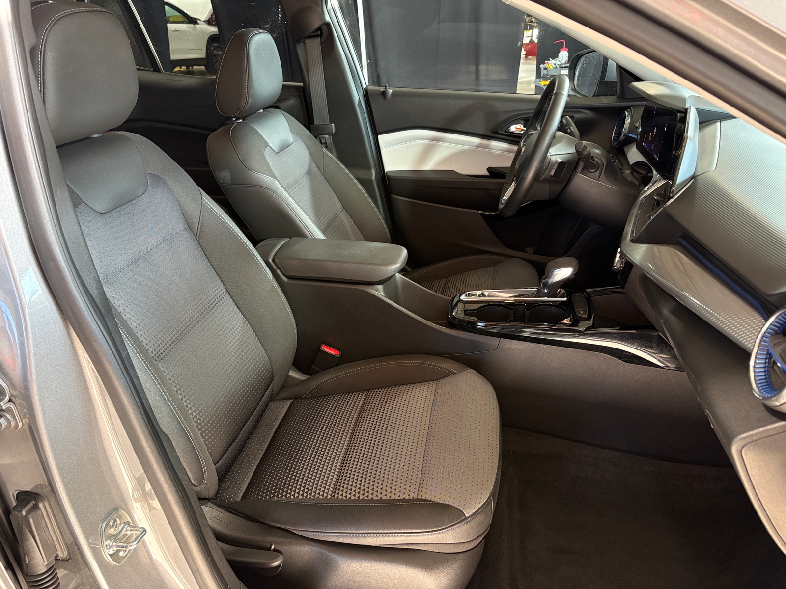 Thumbnail: 2025 Chevrolet Trax - 2