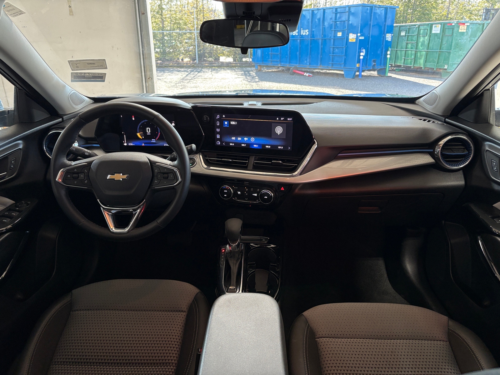 Thumbnail: 2025 Chevrolet Trax - 3