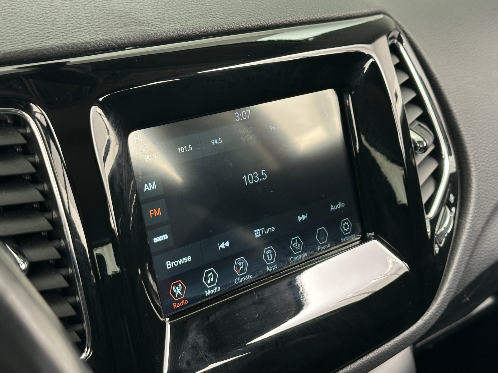 Thumbnail: 2021 Jeep Compass - 4