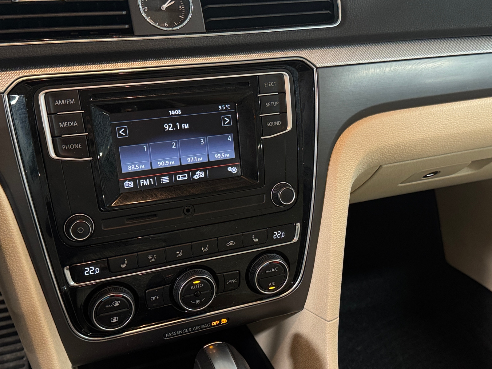 Thumbnail: 2016 Volkswagen Passat - 3