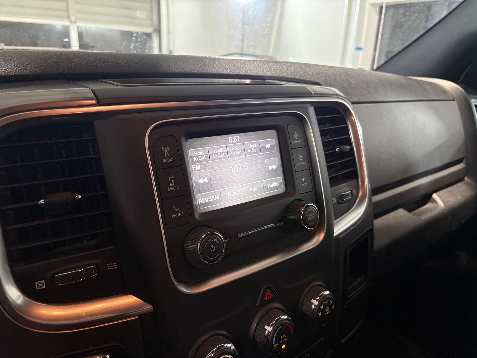 Thumbnail: 2021 RAM 1500 Classic - 4