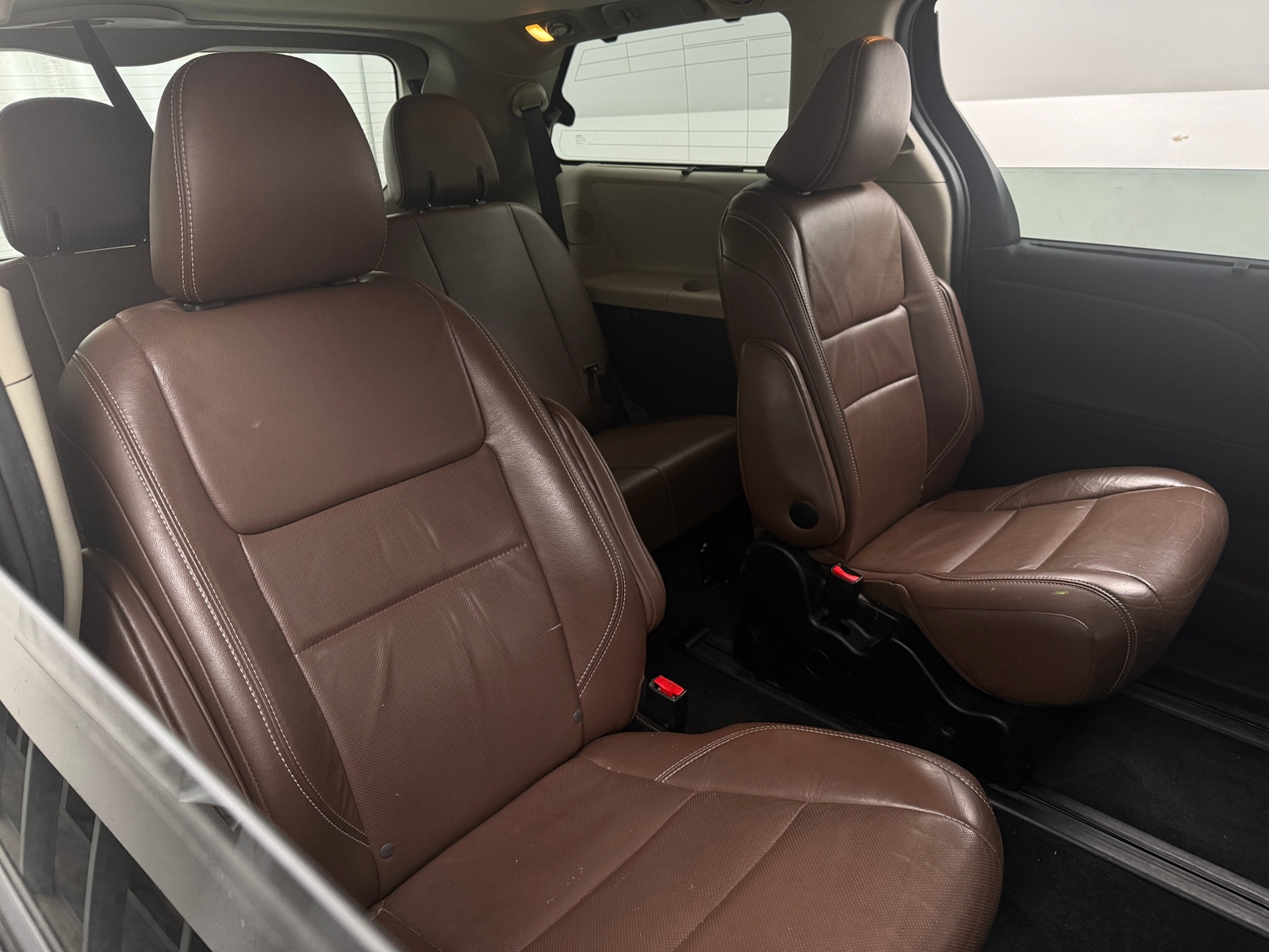 Thumbnail: 2015 Toyota Sienna - 6