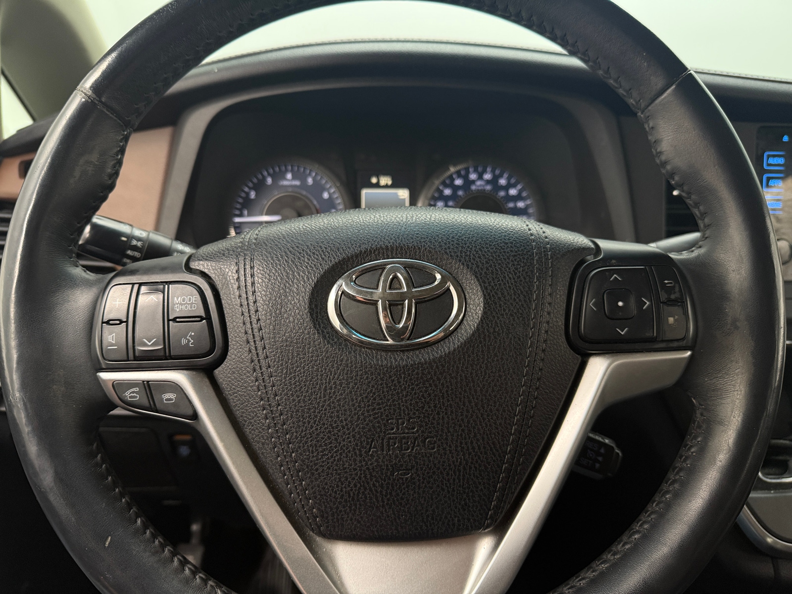 Thumbnail: 2015 Toyota Sienna - 5