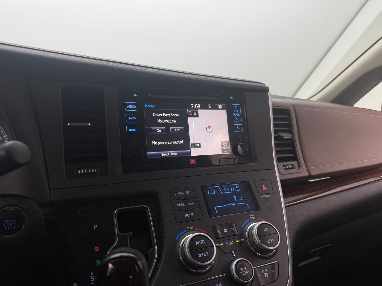 Thumbnail: 2015 Toyota Sienna - 4