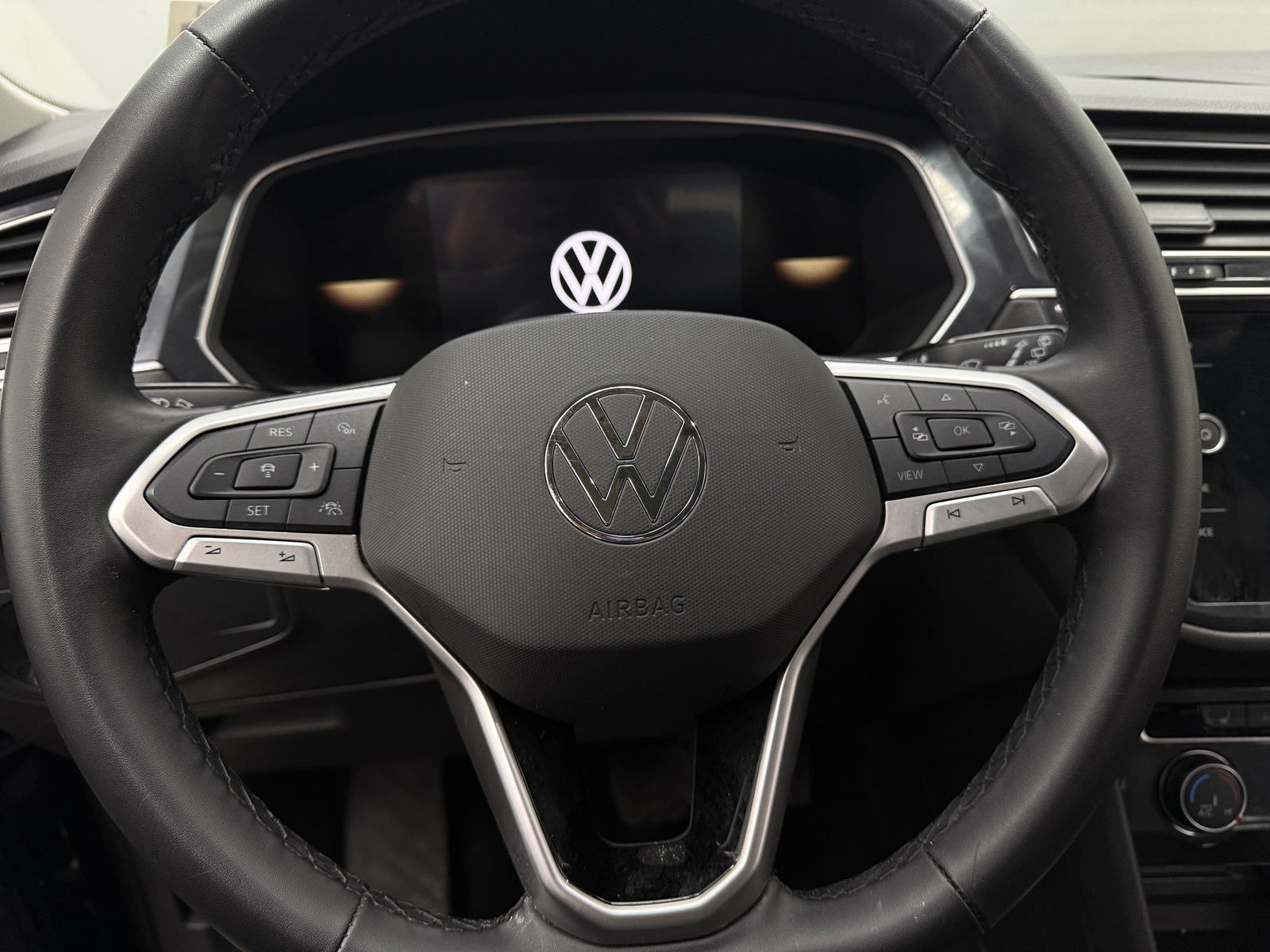 Thumbnail: 2024 Volkswagen Tiguan - 4